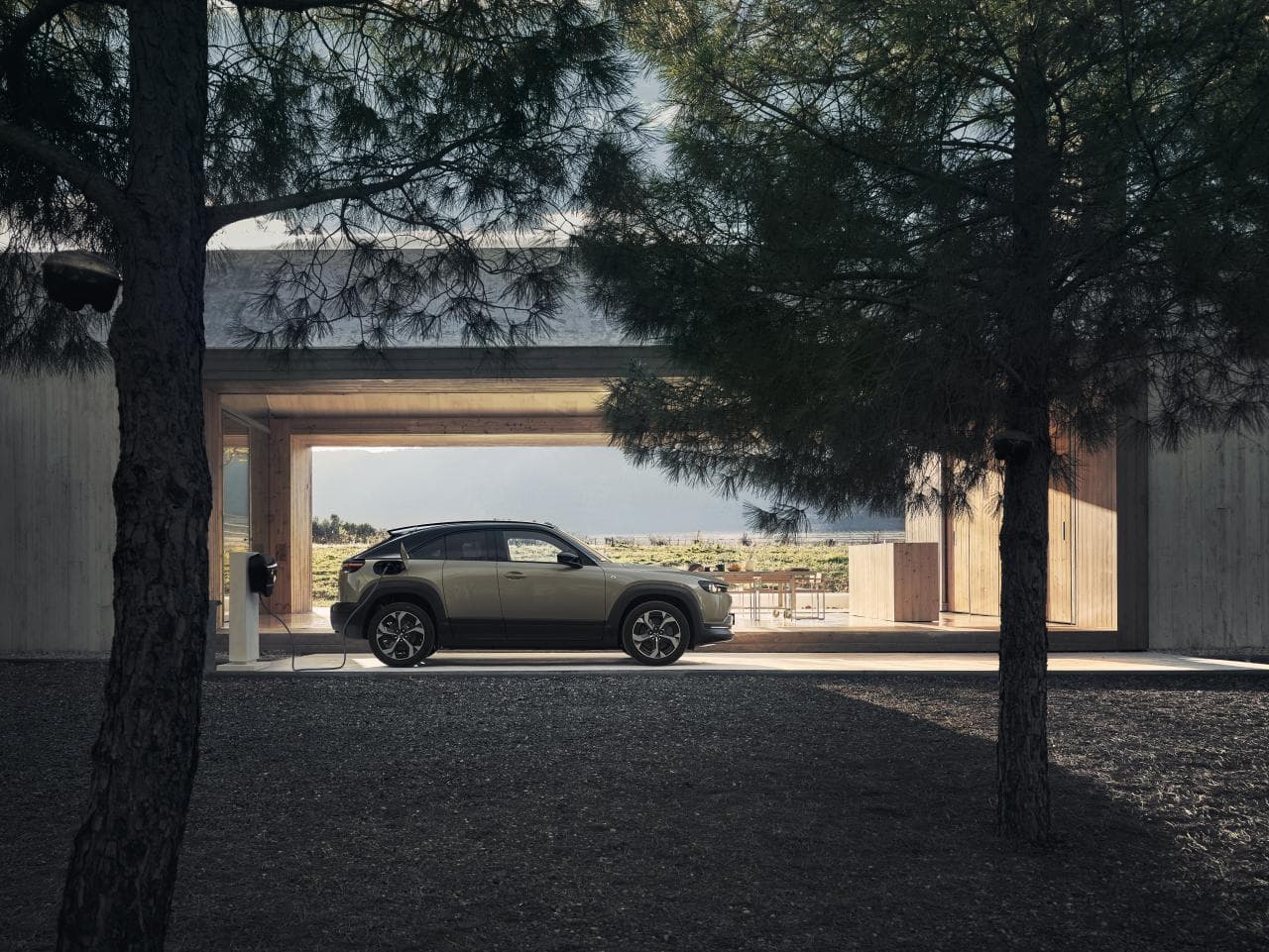 Cover Image for Mazda Europe sieht sich als „Spitzenreiter“ bei E-Auto Umstellung