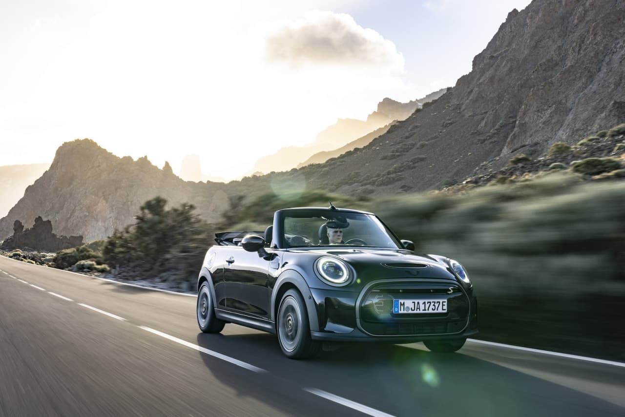 Cover Image for Mini Cooper SE Cabrio kommt in Kleinstauflage auf die Straße