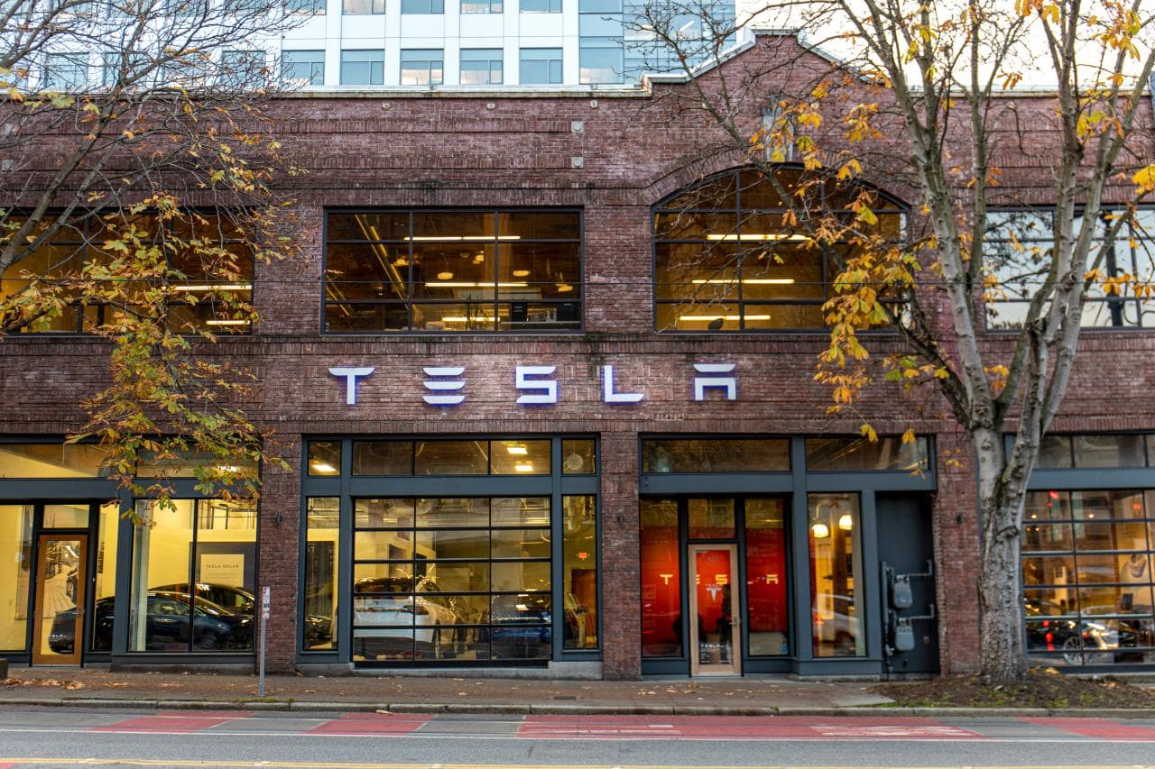 Cover Image for Teslas „Batteriefabrik light“ nimmt in Grünheide den Betrieb auf