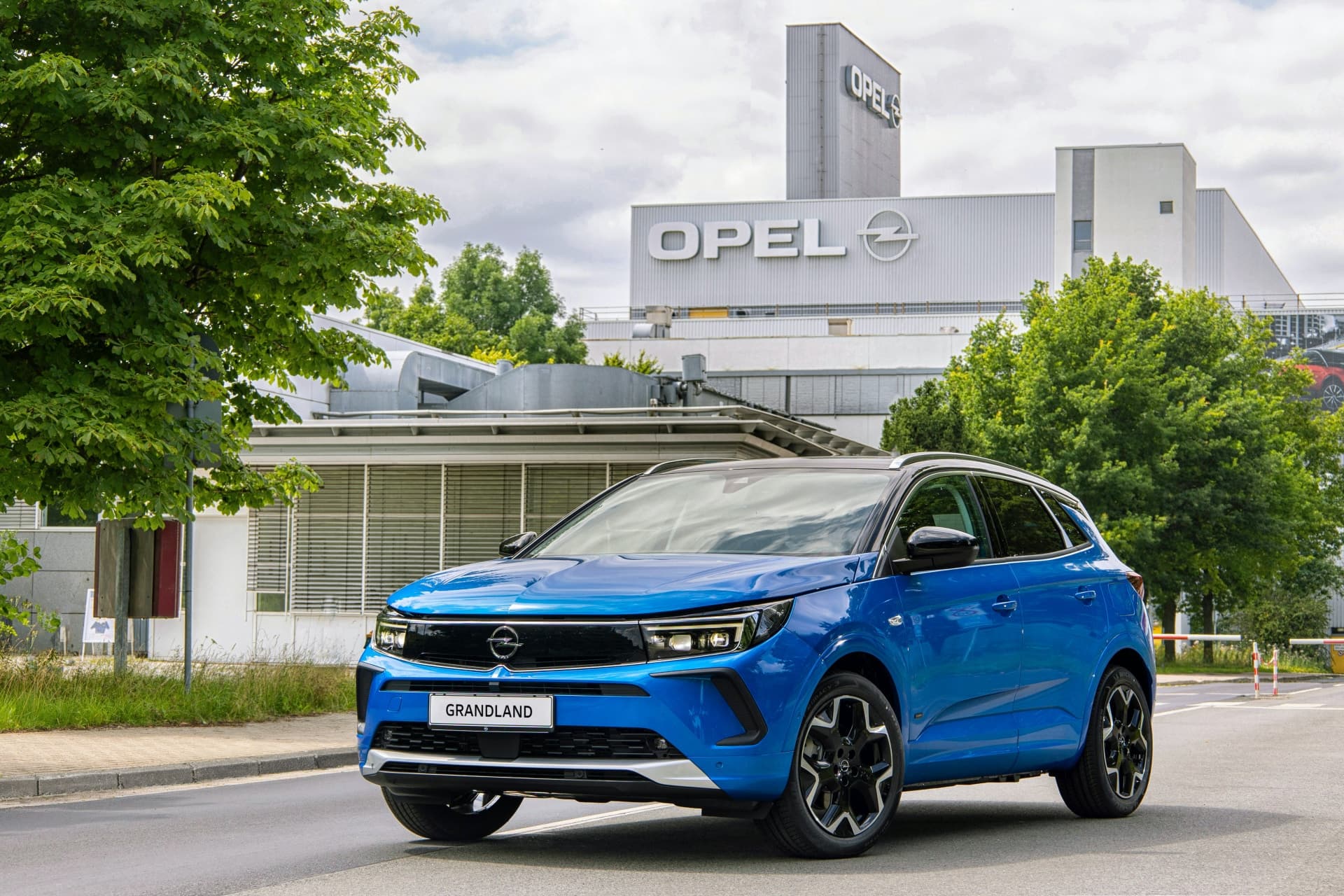 Cover Image for Eisenach wird auf elektrischen Opel Grandland vorbereitet