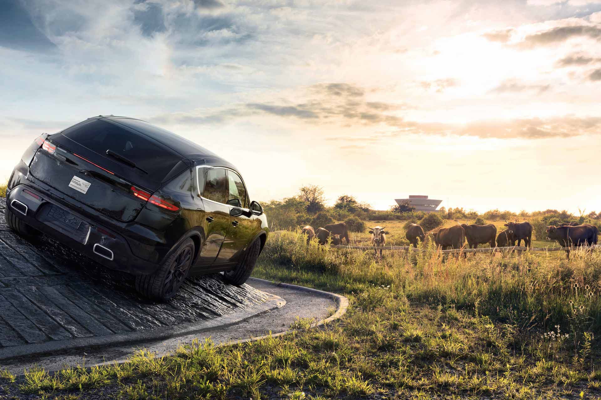 Cover Image for Porsche setzt für Deutschland voll auf E-Mobilität