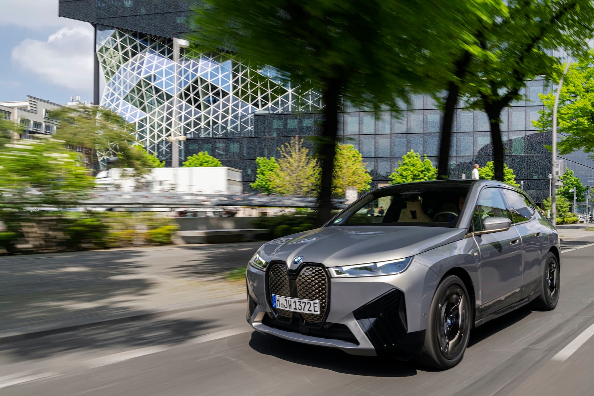 Cover Image for BMW: Erneute Verdopplung beim E-Auto-Absatz