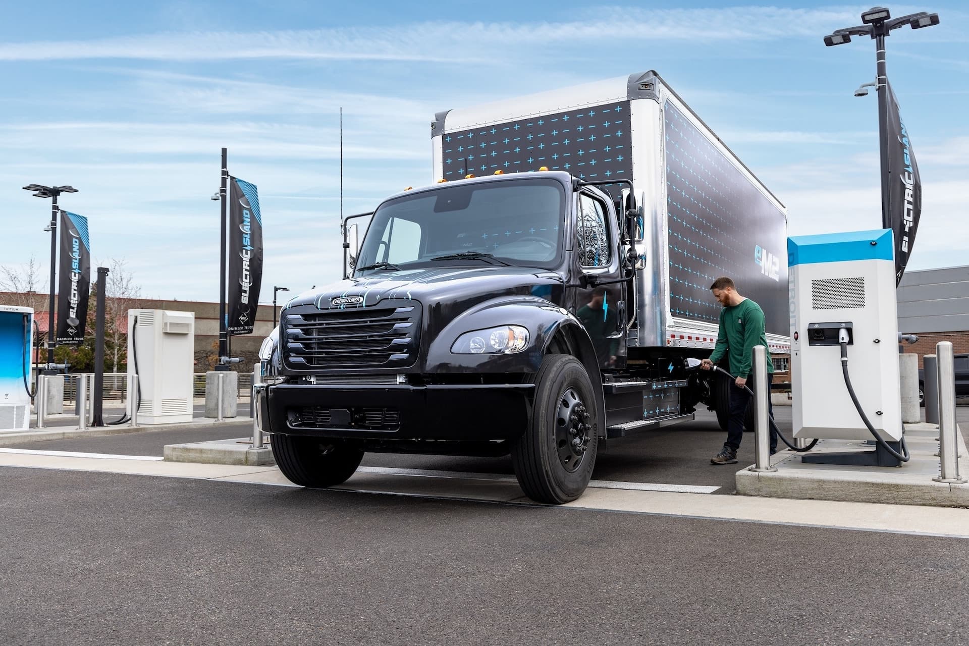 Cover Image for Daimler Truck stellt E-Lkw Freightliner eM2 vor