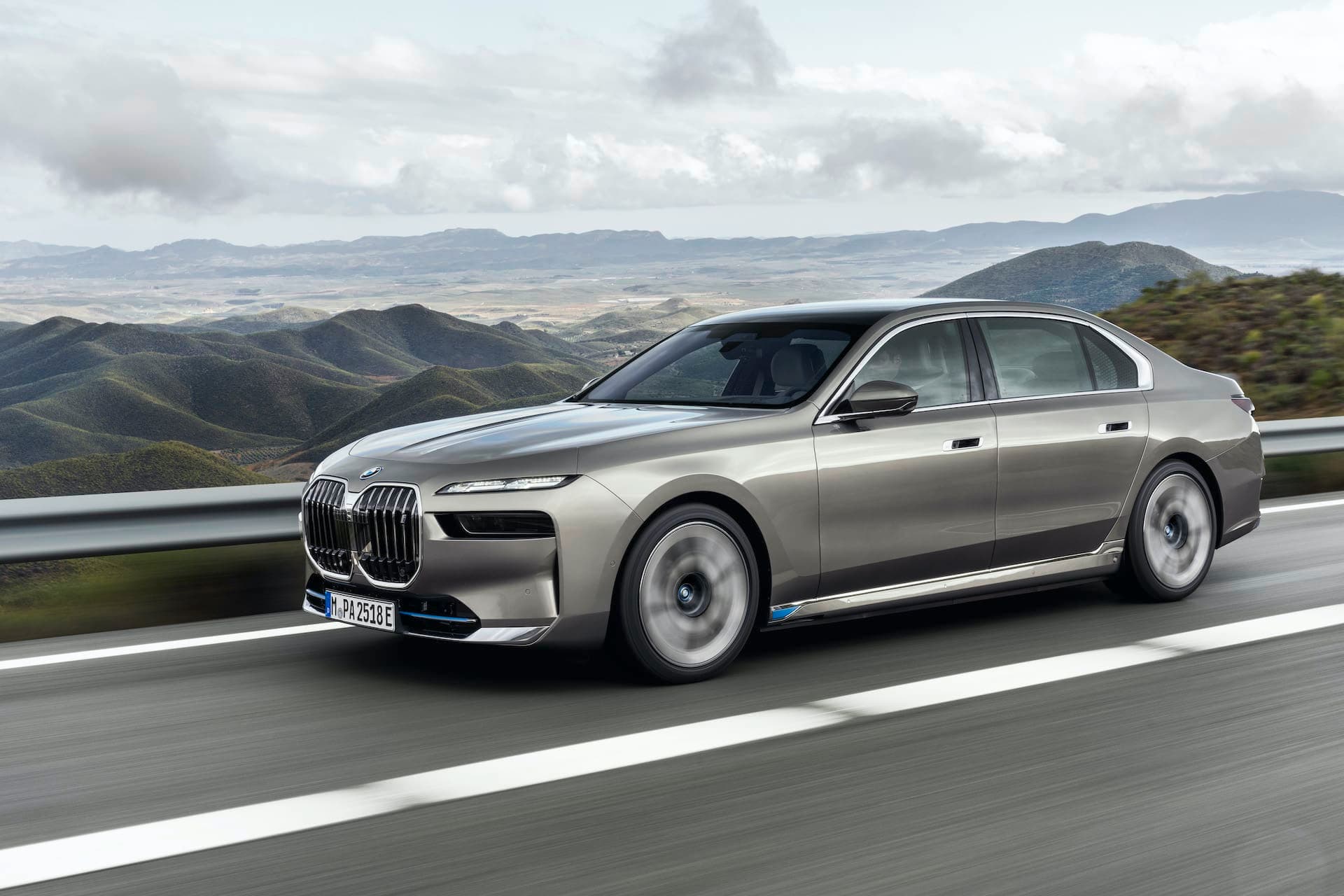 Cover Image for BMW stellt neue Basisversion des i7 und weitere Modellpflegemaßnahmen vor