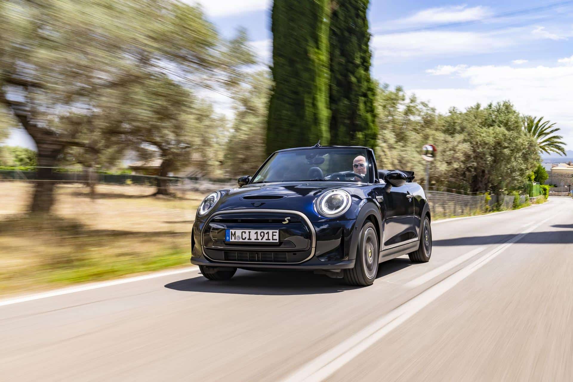 Cover Image for Mini Cooper SE Cabrio: Die elektrischen Cabrios kommen
