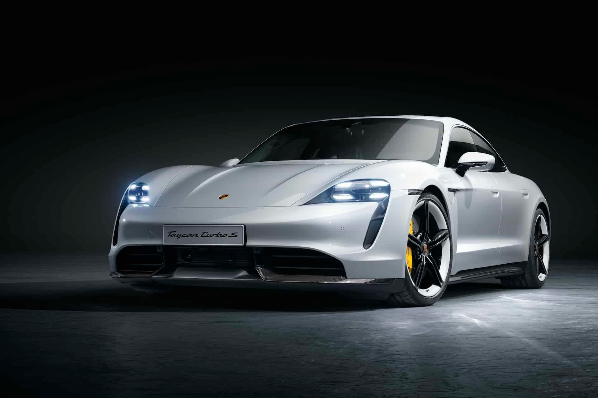 Cover Image for Porsche Taycan oder Panamera: Welcher Turbo S ist besser?
