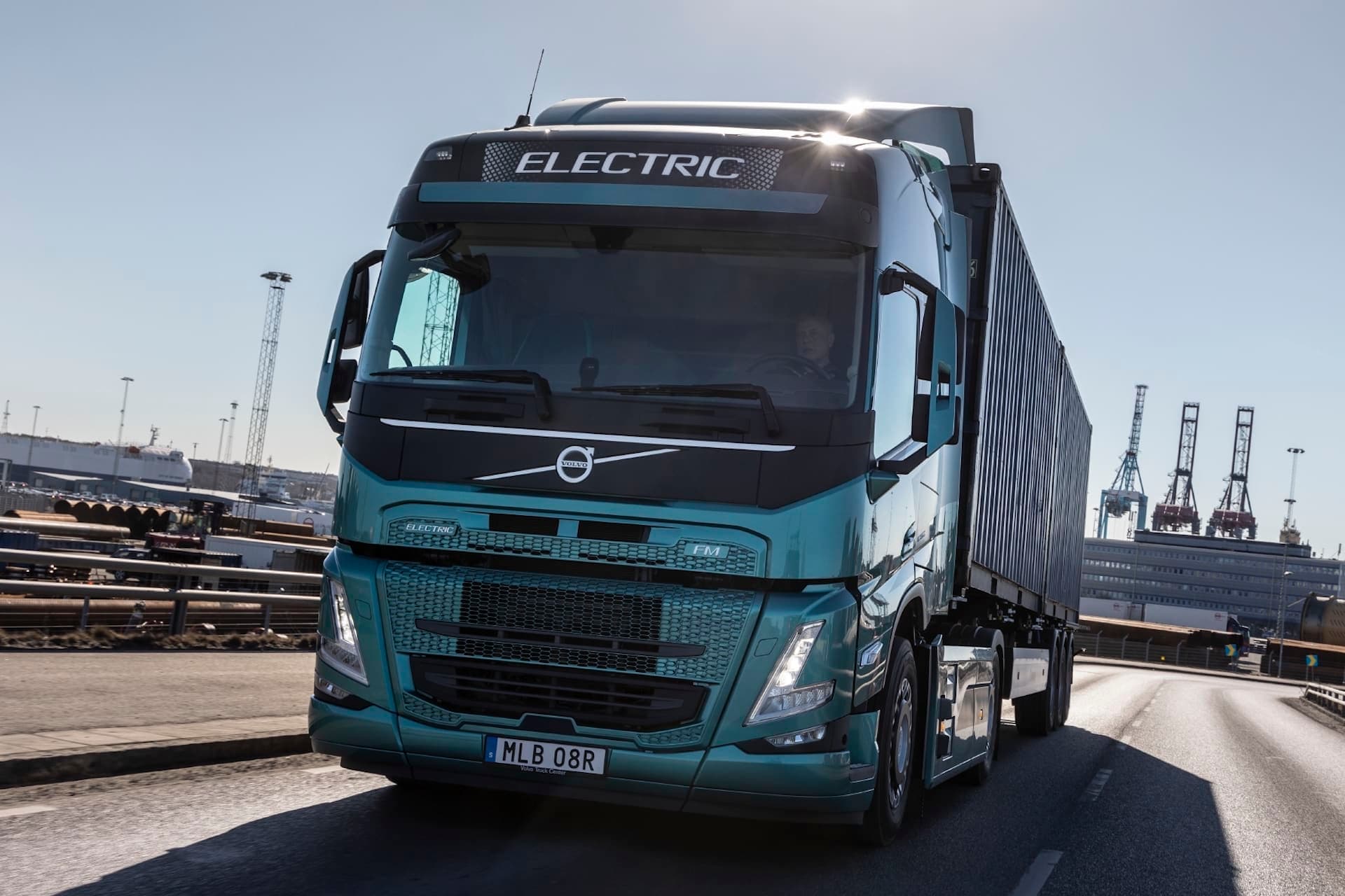 Cover Image for Druck auf EU: DeutschePost-DHL, Nike, Nestlé, Heineken, Pepsi fordern mehr klimafreundliche E-Lkw