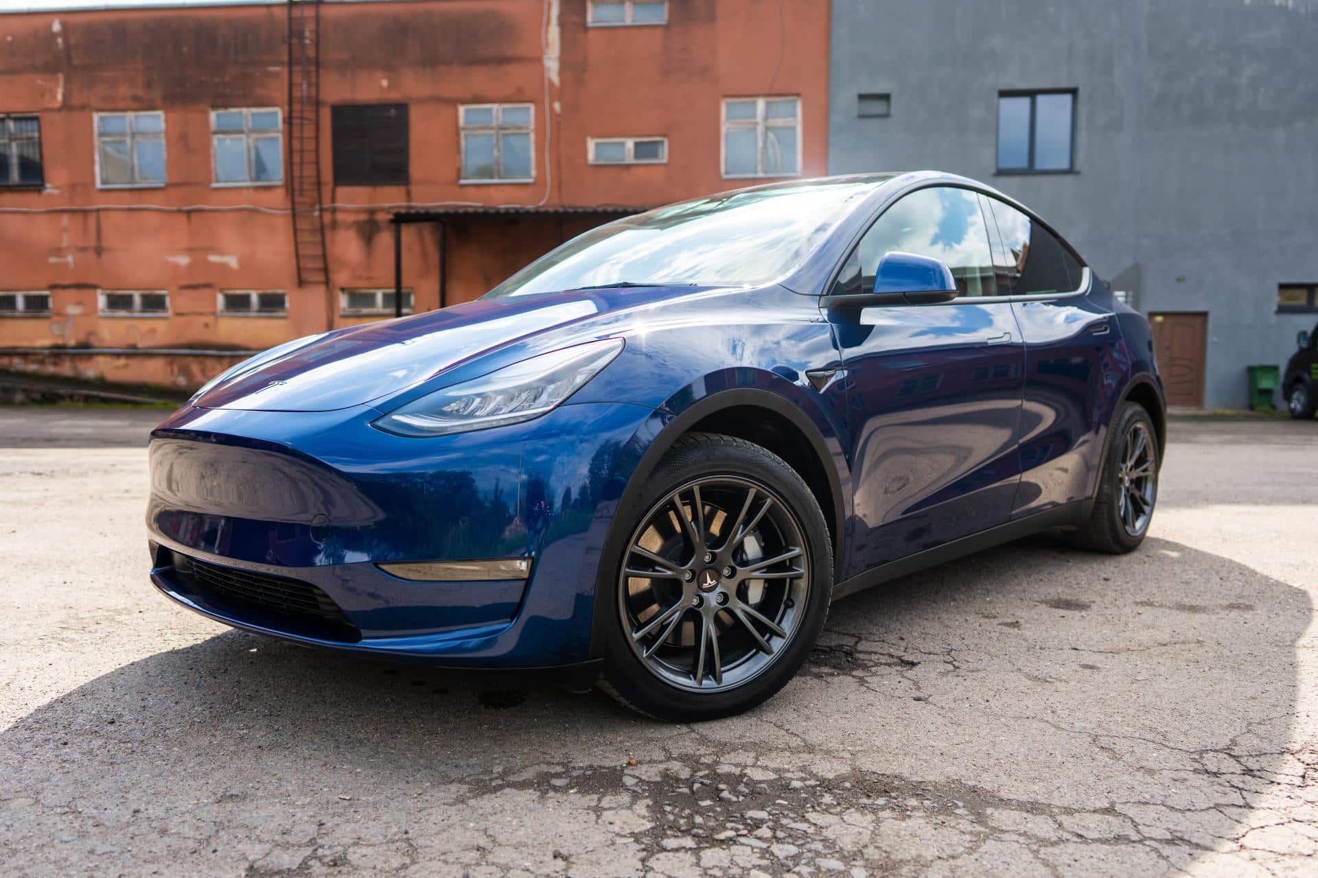 Cover Image for E-Auto Tesla Model Y ist das derzeit meist verkaufte Auto der Welt