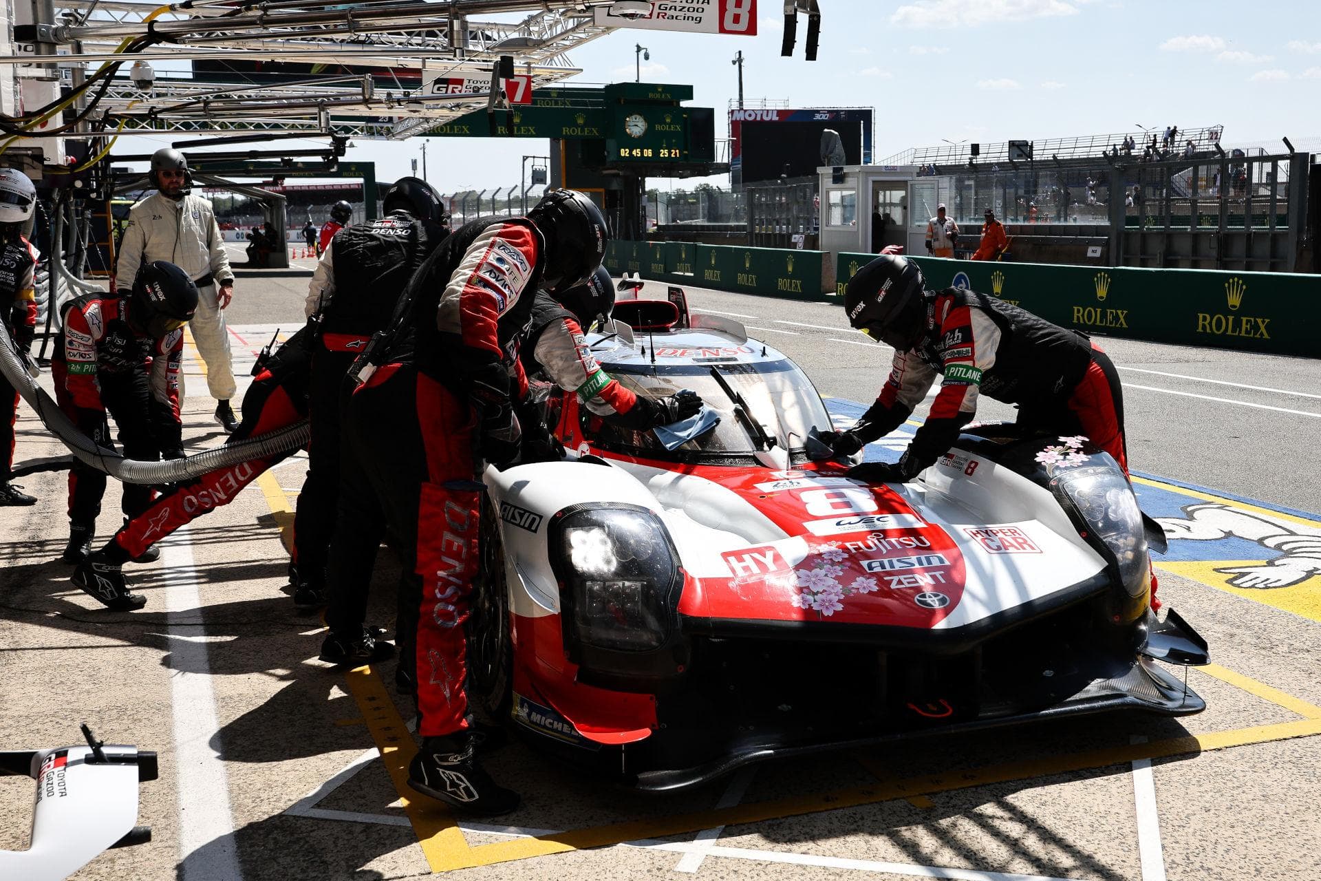 Cover Image for Toyota in Le Mans: Heute Hybrid, morgen Wasserstoff