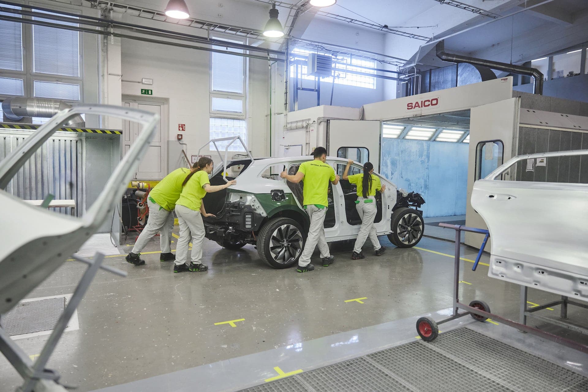 Cover Image for Roadiaq: Škoda-Azubis bauen Kompakt-Camper mit Mobile-Office-Funktionalitäten