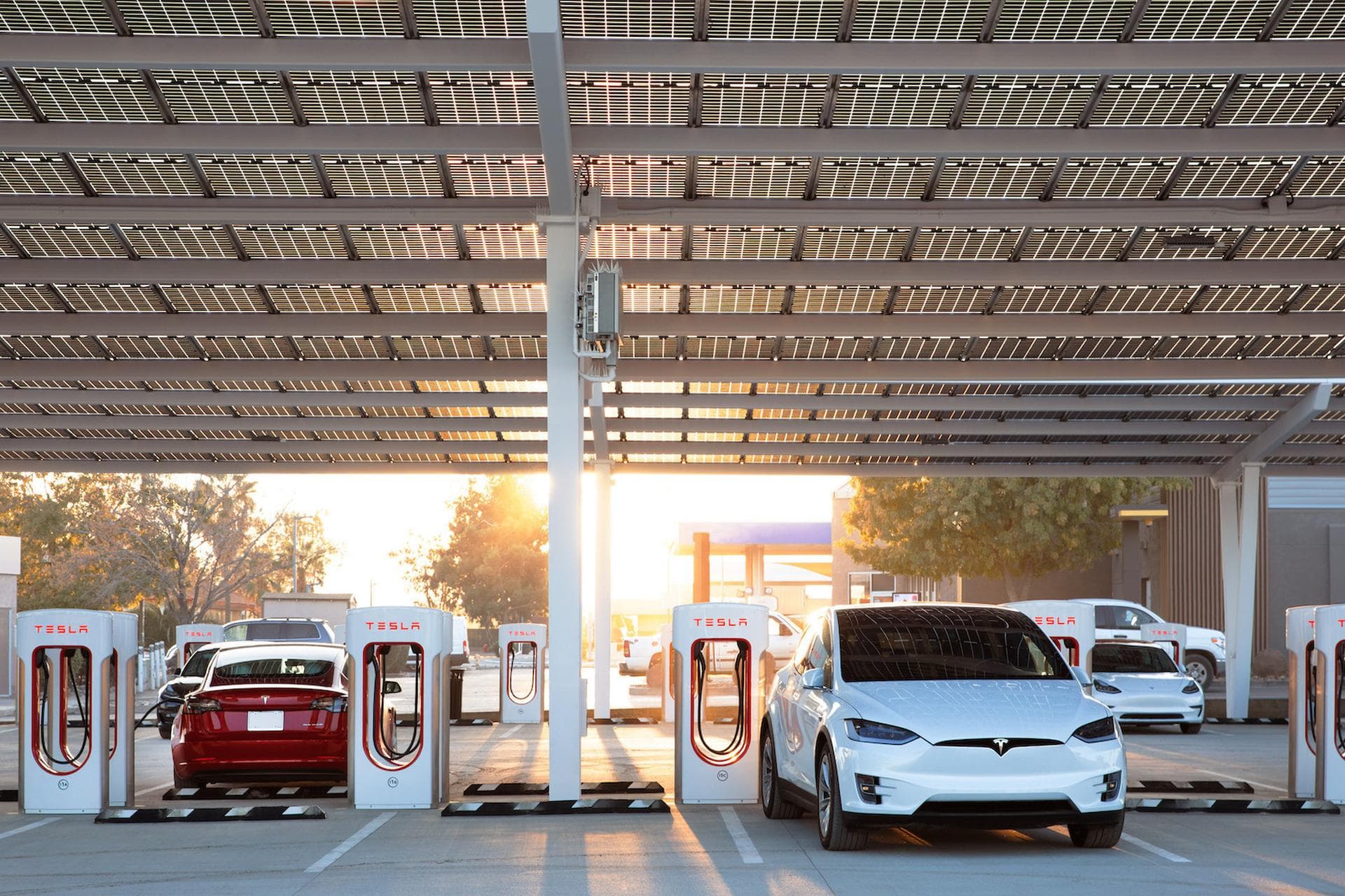 Cover Image for Alle deutschen Tesla Supercharger schaffen jetzt 250 kW