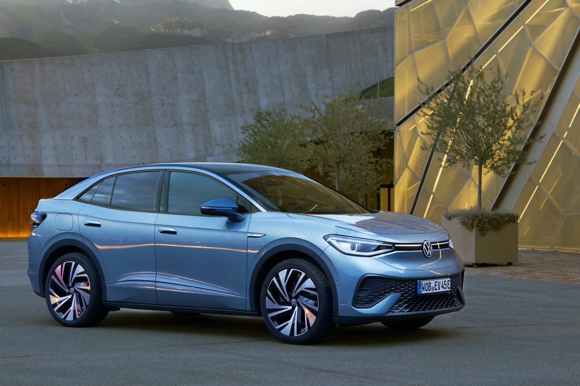 Cover Image for Umfrage: VW, Audi und Mercedes sind die attraktivsten E-Auto-Marken