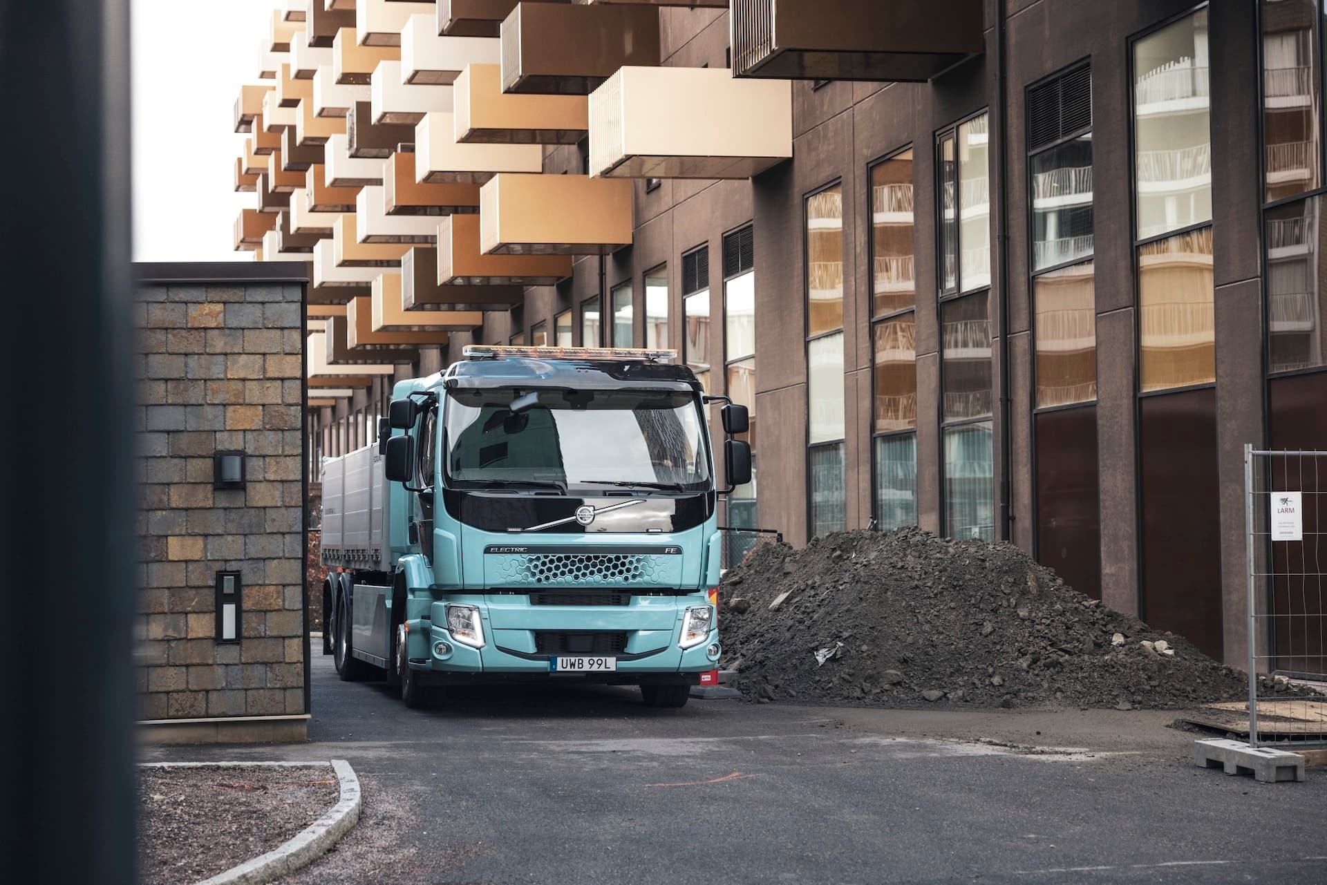 Cover Image for Volvo stattet Elektro-Lkw mit mehr Reichweite aus