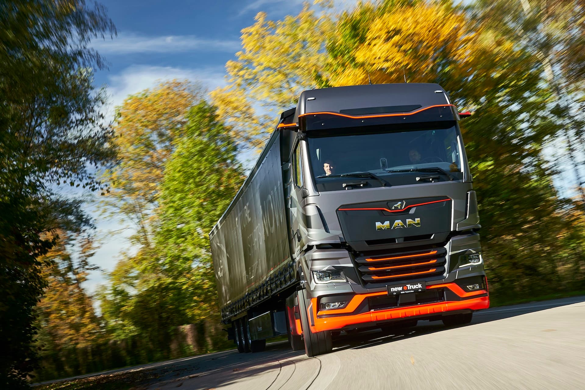 Cover Image for MAN setzt auf Elektro-LKW: Zukunft des Güterverkehrs ab 2024