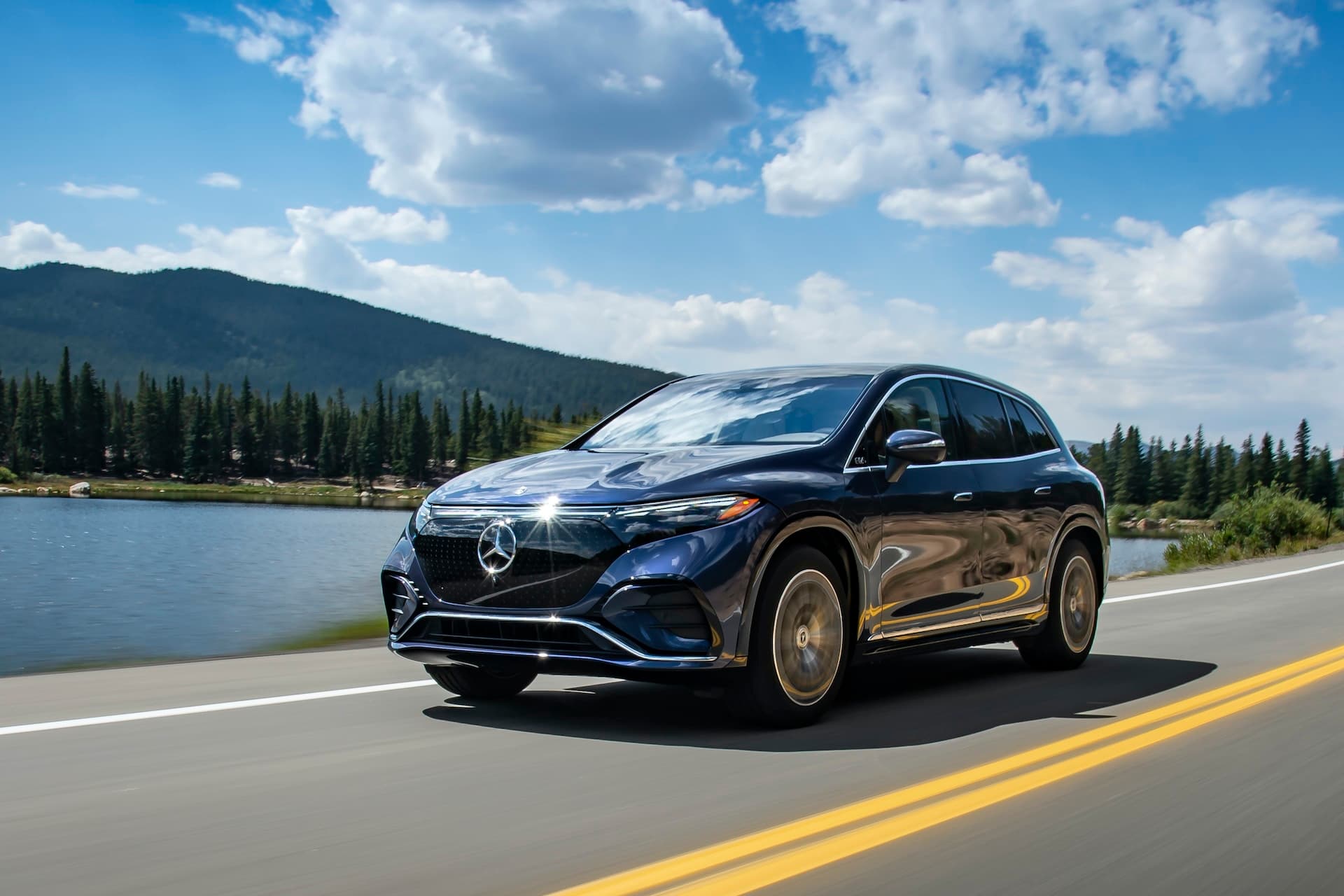 Cover Image for „Klassiker“-Duell: Mercedes EQS SUV gegen BMW iX