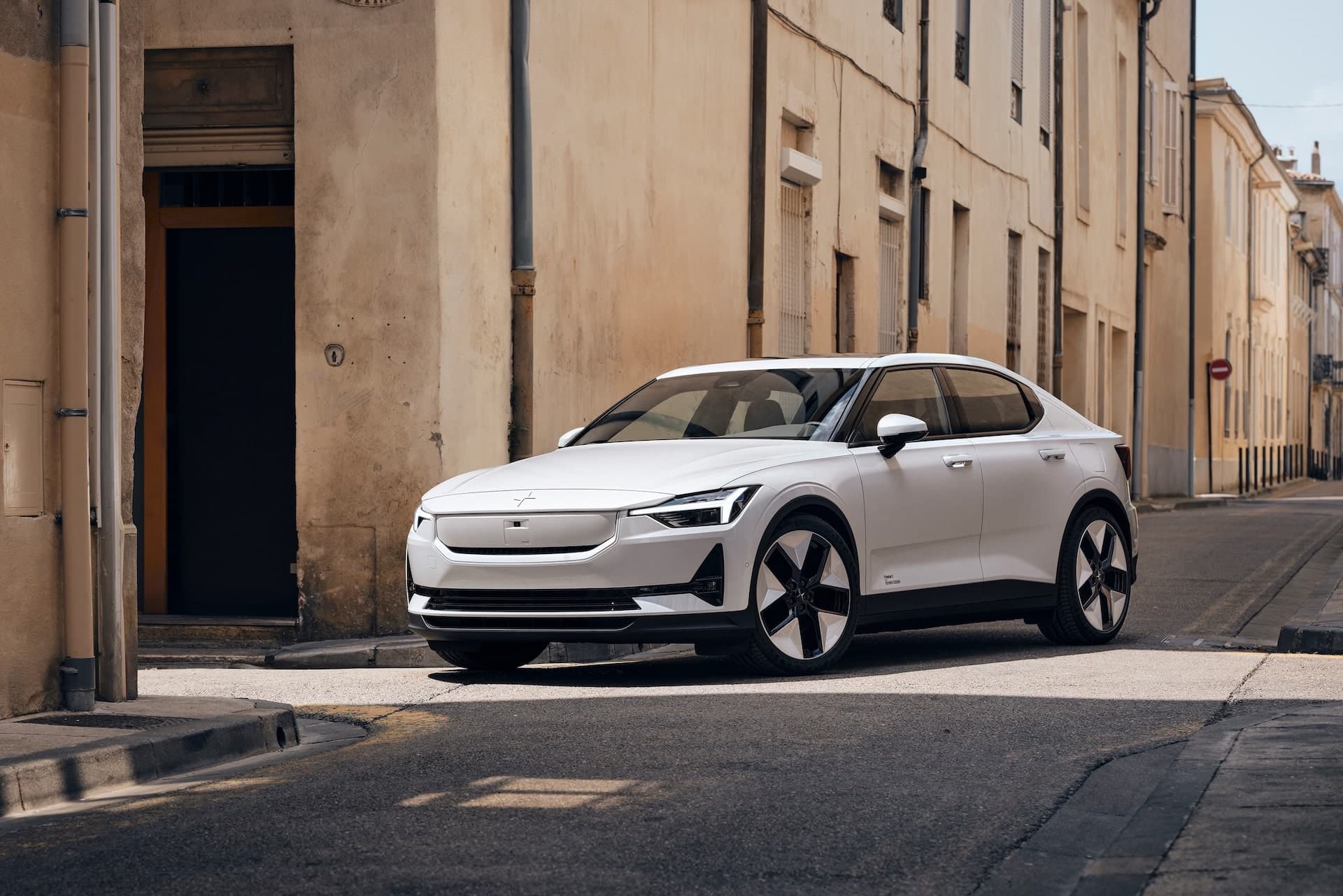 Cover Image for Duell der Facelifts: Tesla Model 3 gegen Polestar 2