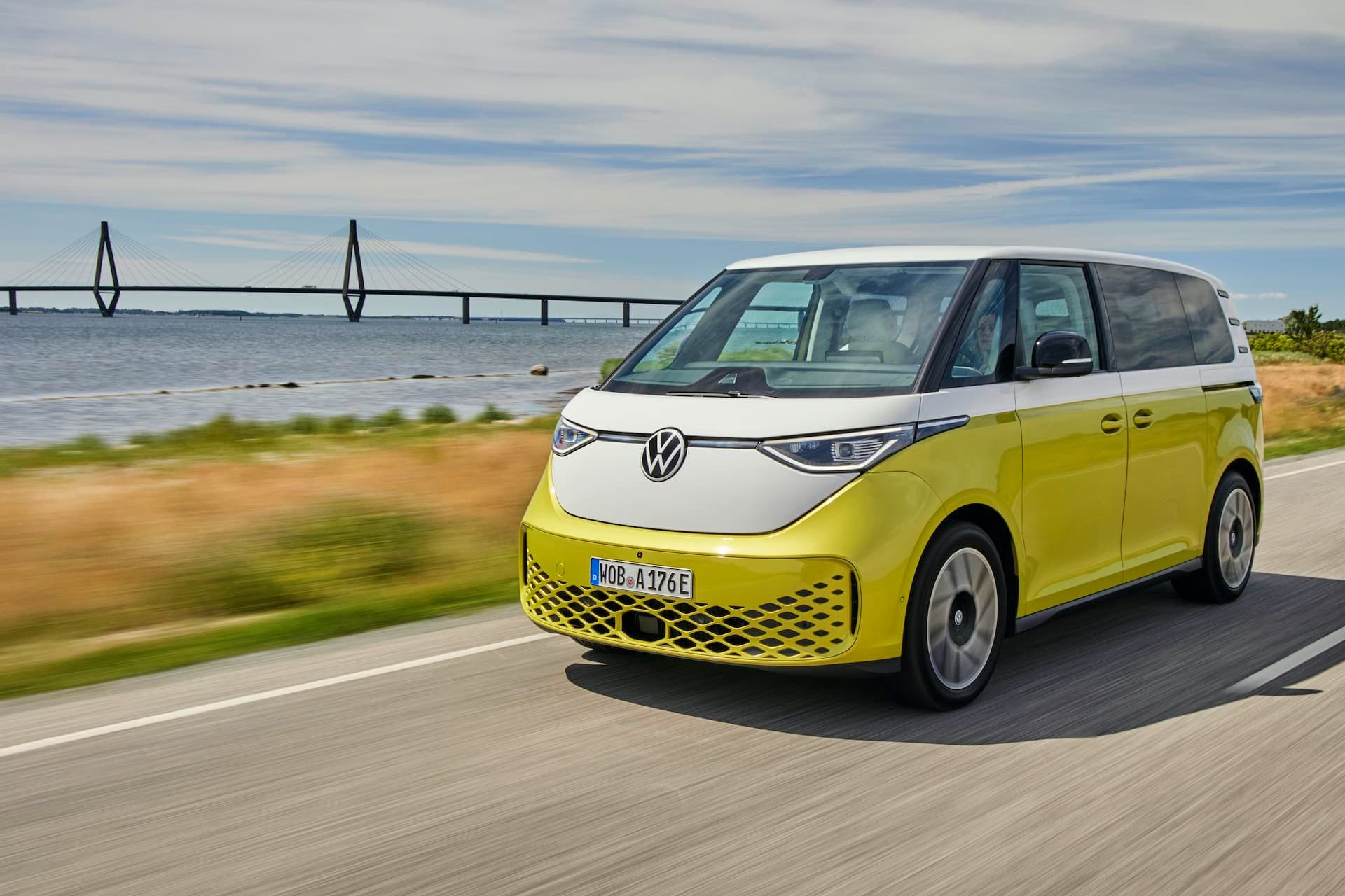 Cover Image for VW-Bus-Wettkampf: ID.Buzz gegen zwei Multivans