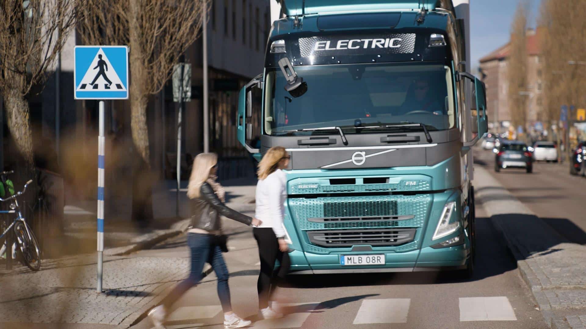 Cover Image for Volvo Trucks optimiert die Lkw-Sicherheit: 9 neue wegweisende Sicherheitssysteme