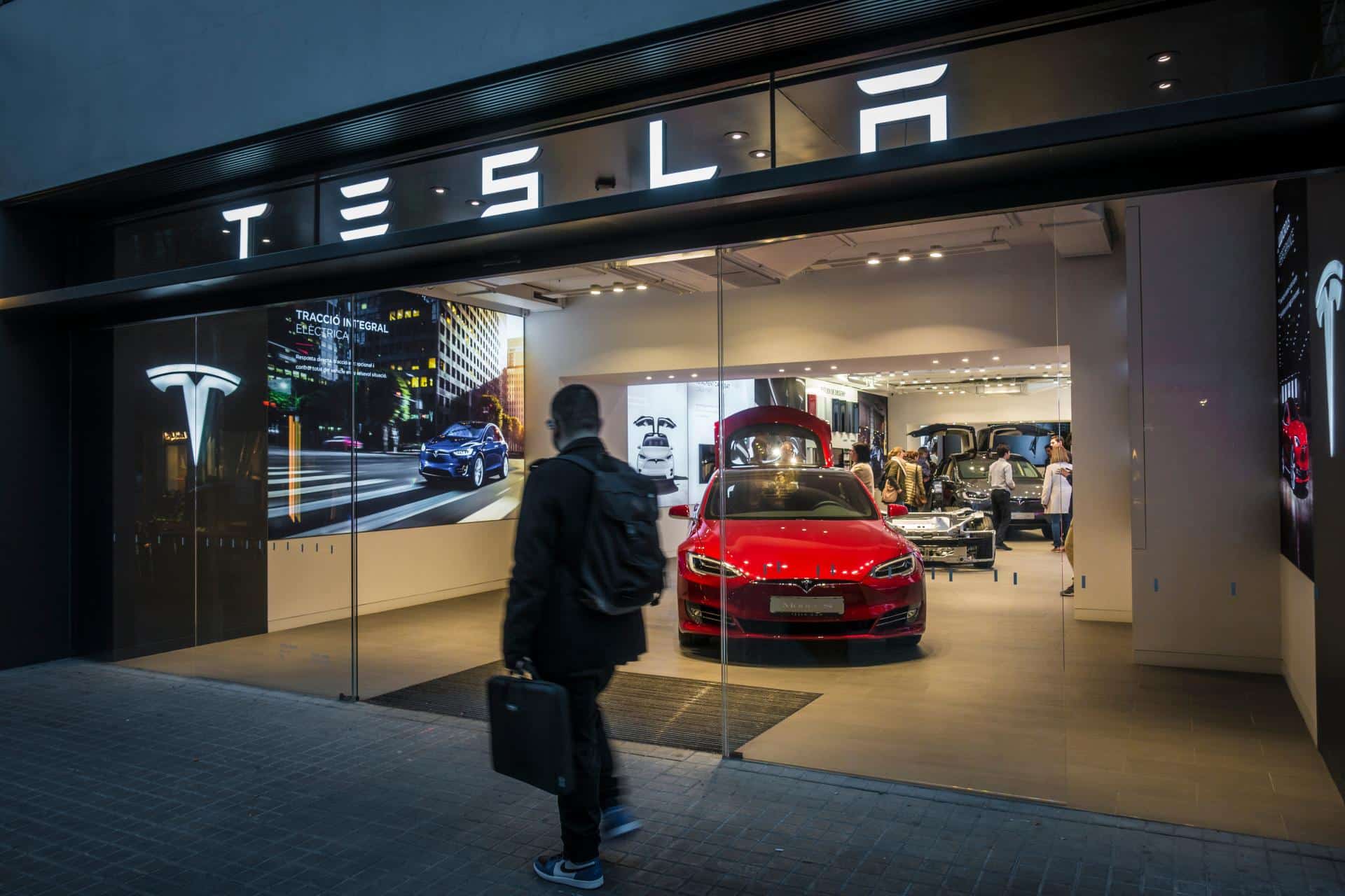 Cover Image for Tesla vs. Stellantis: Ein Blick auf Rentabilität und den globalen Wettbewerb