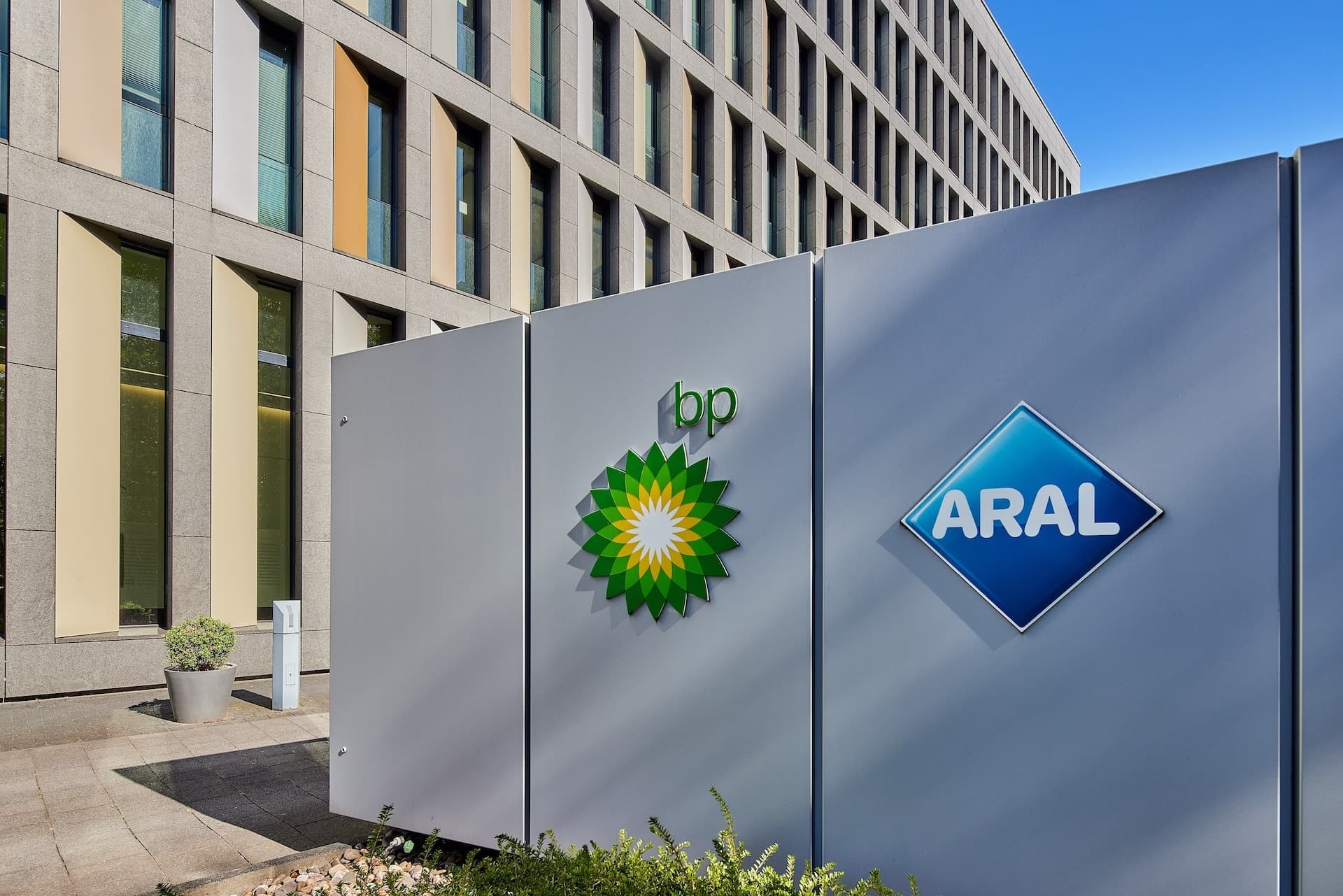 Cover Image for BP: Stellenabbau bei Aral Pulse und Korrektur der Ziele