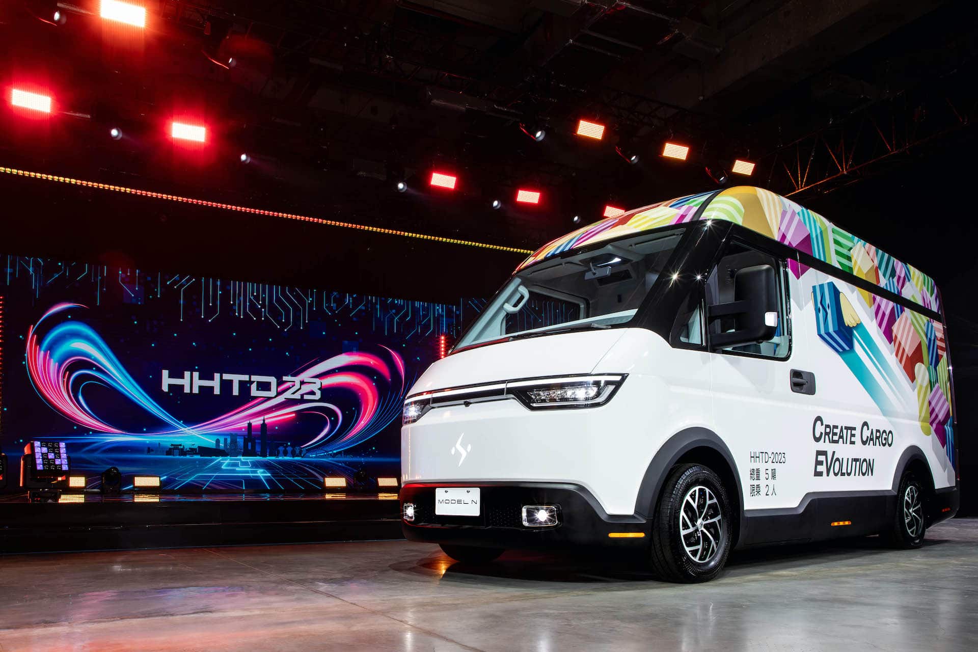 Cover Image for Foxconn zeigt neuen E-Transporter Model N