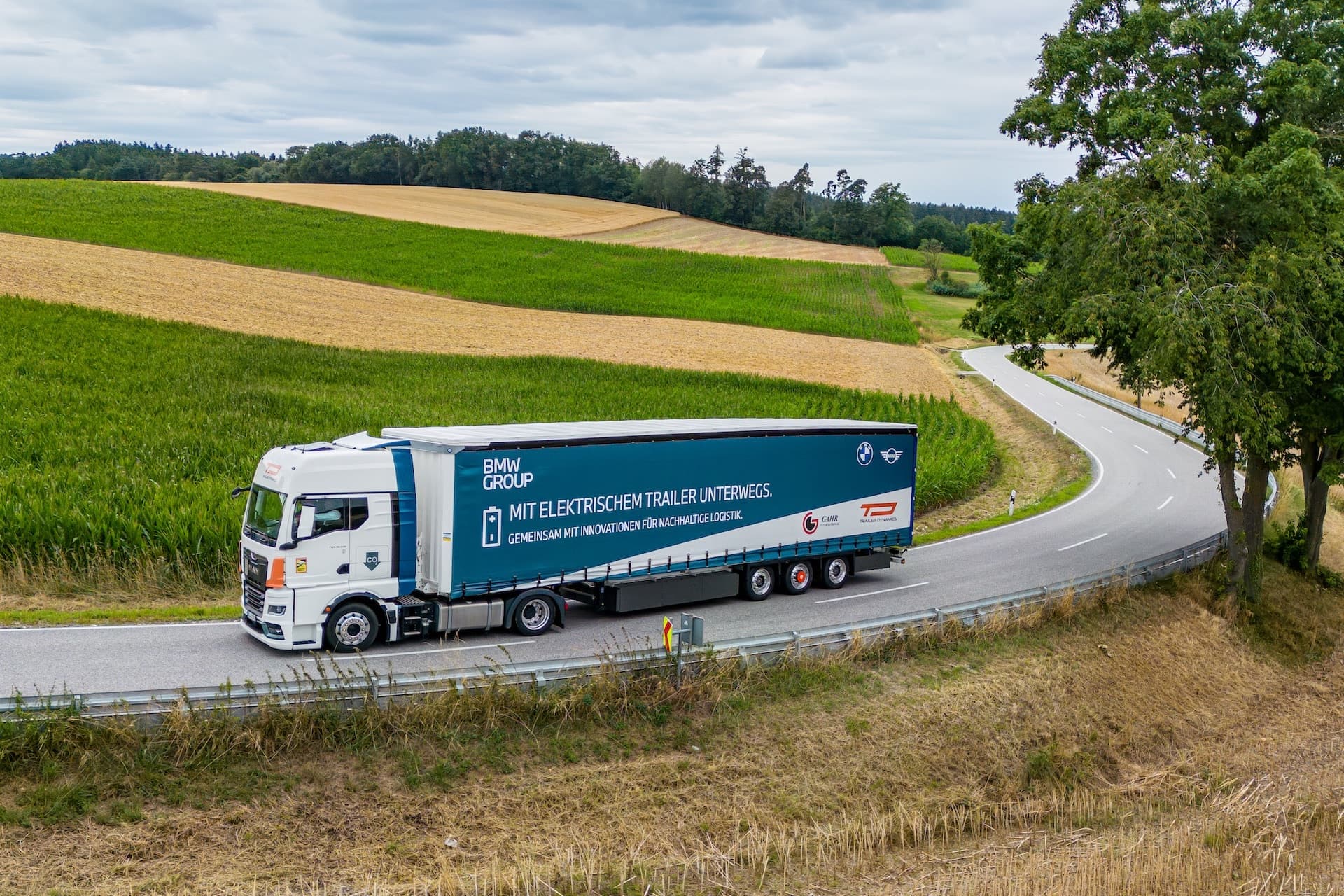 Cover Image for BMW-Logistik: 600 km mit Elektro-Lkw dank E-Trailer möglich