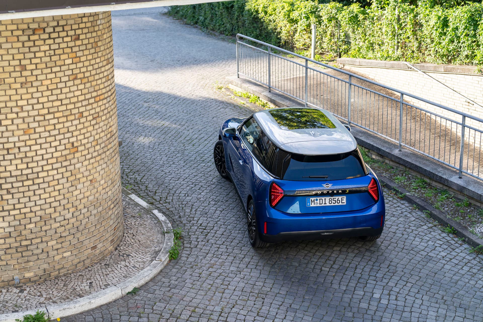 Cover Image for BMW gibt Details zum neuen Direktvertriebsmodell bekannt