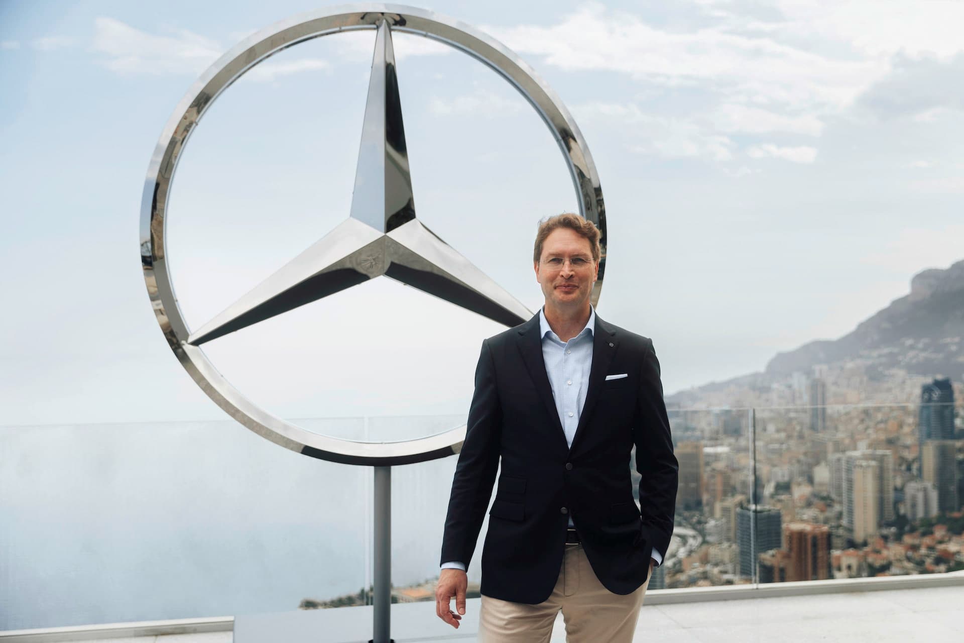 Cover Image for Mercedes-CEO: „Goldene Zeit der Autoindustrie ist nicht vorbei“