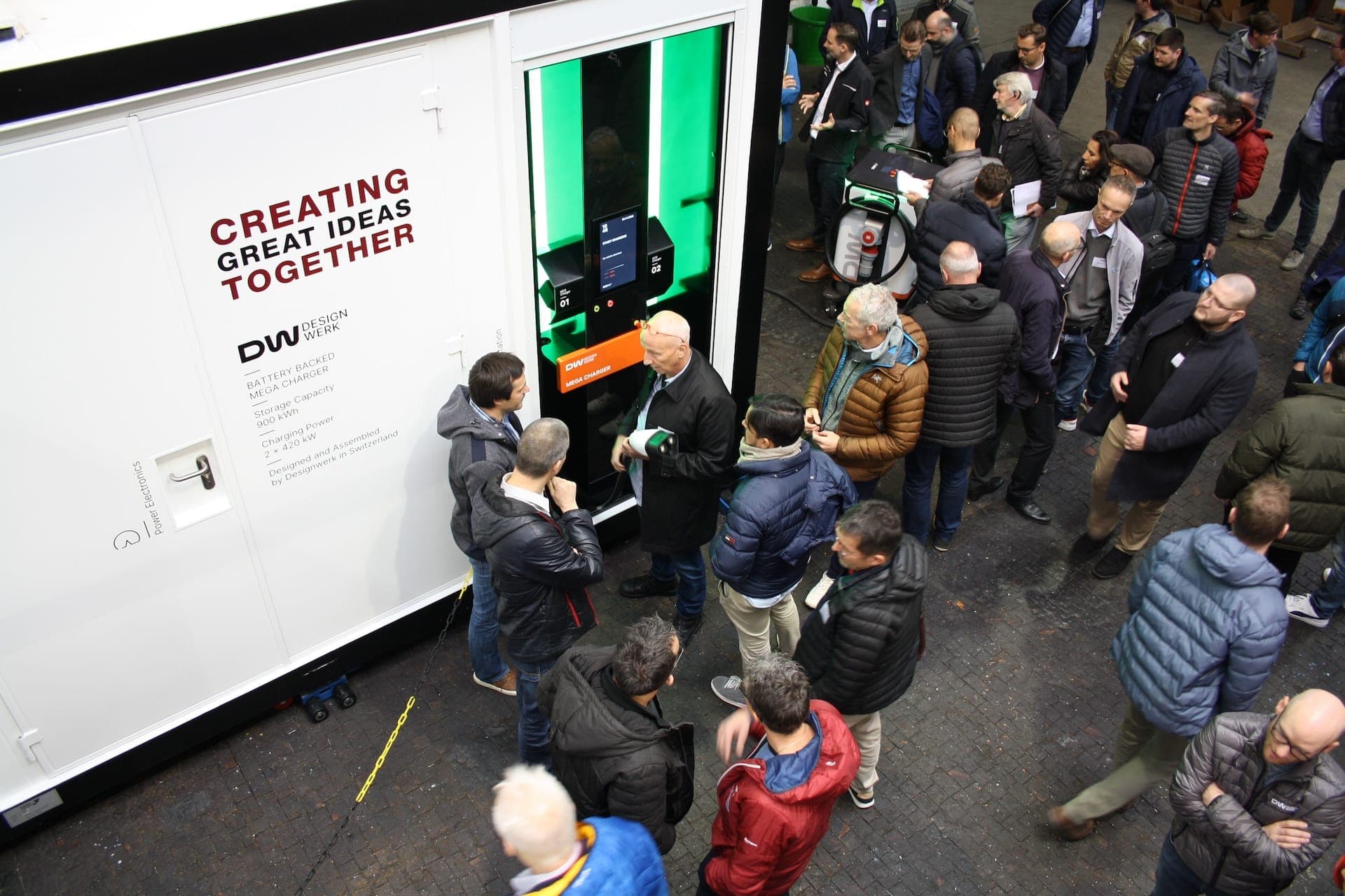 Cover Image for Designwerk zeigt Mega-Charger für elektrische Nutzfahrzeuge