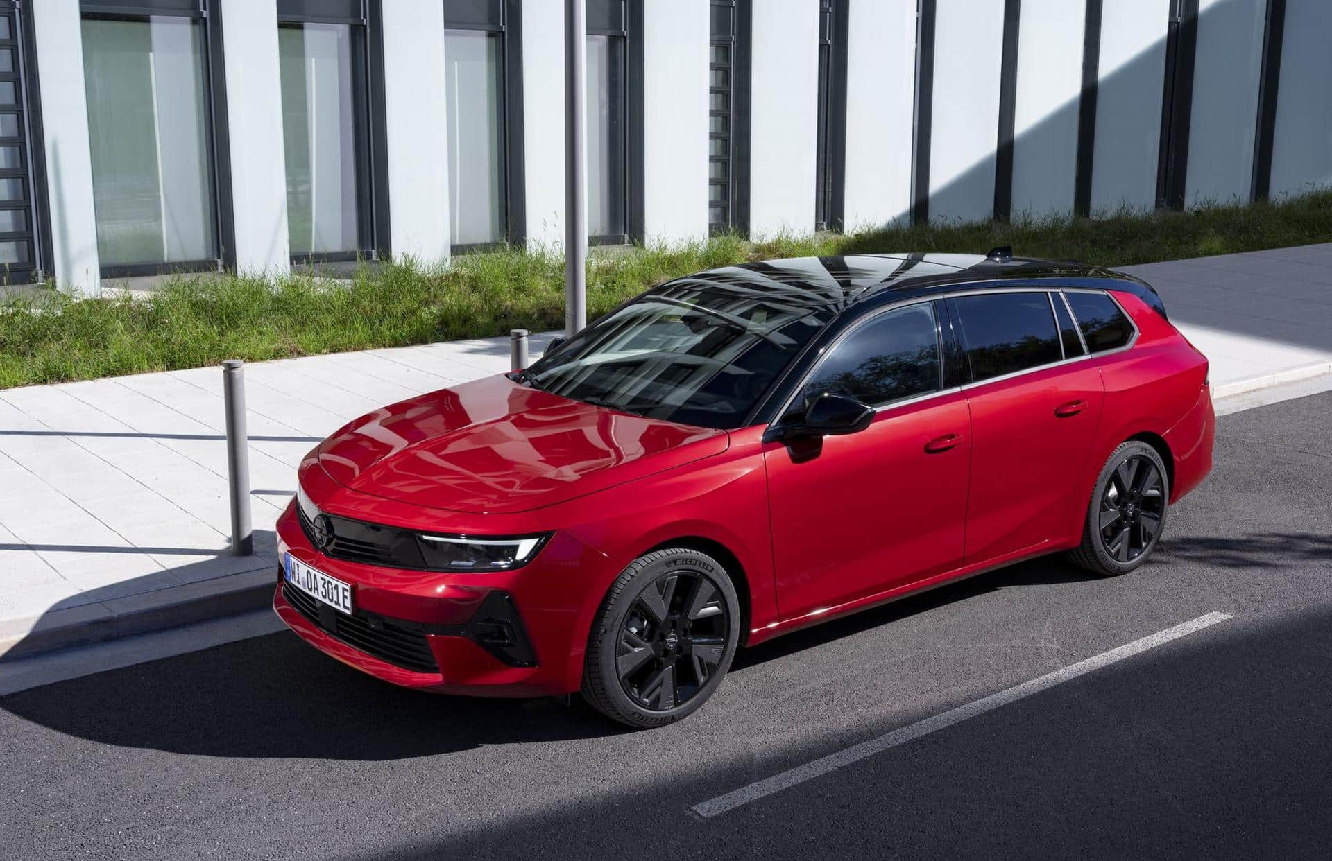 Cover Image for Opel Astra Sports Tourer Electric im Test: Unaufgeregt unterwegs