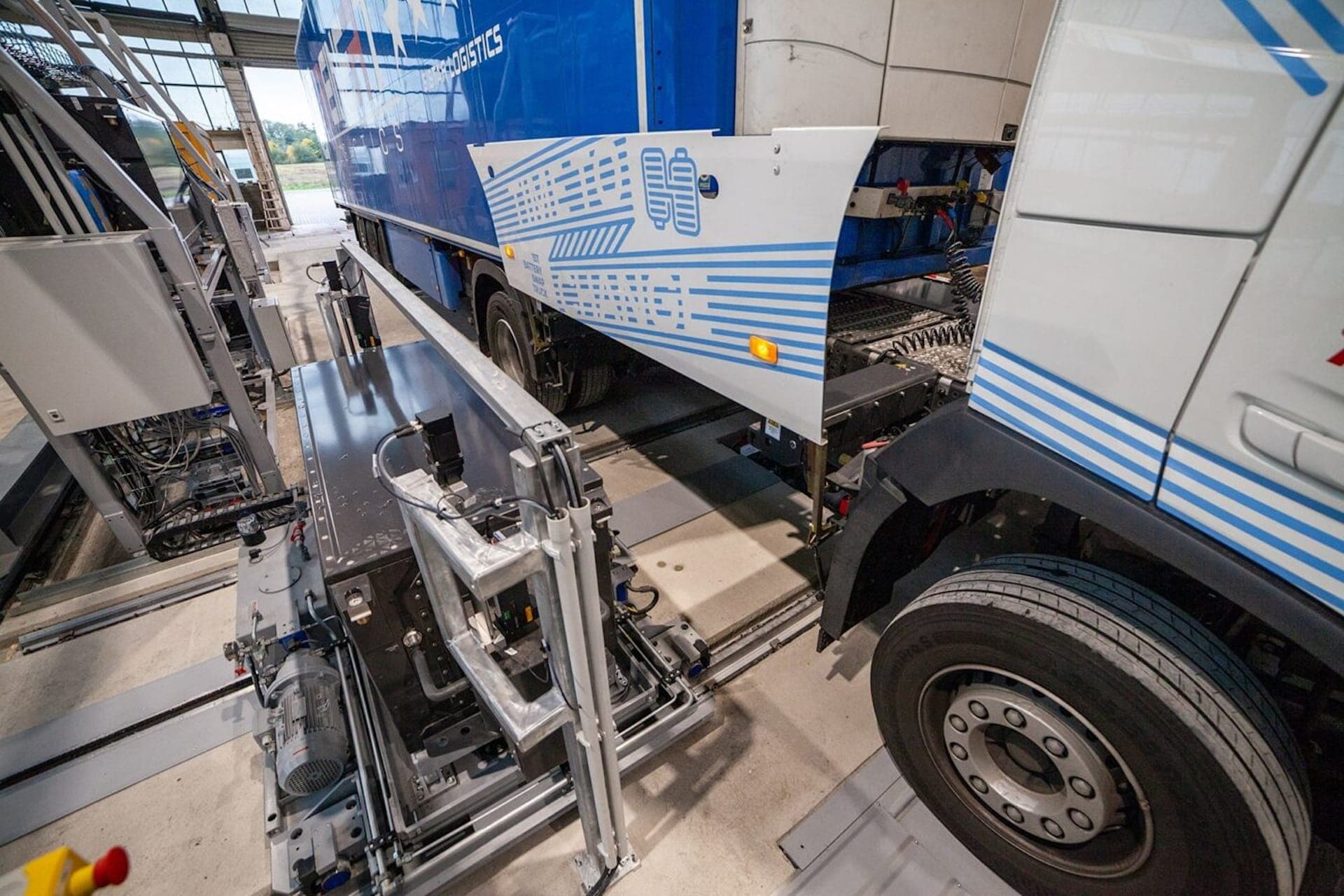 Cover Image for Projekt eHaul: Zwei E-Lkw mit Tauschakkus unterwegs