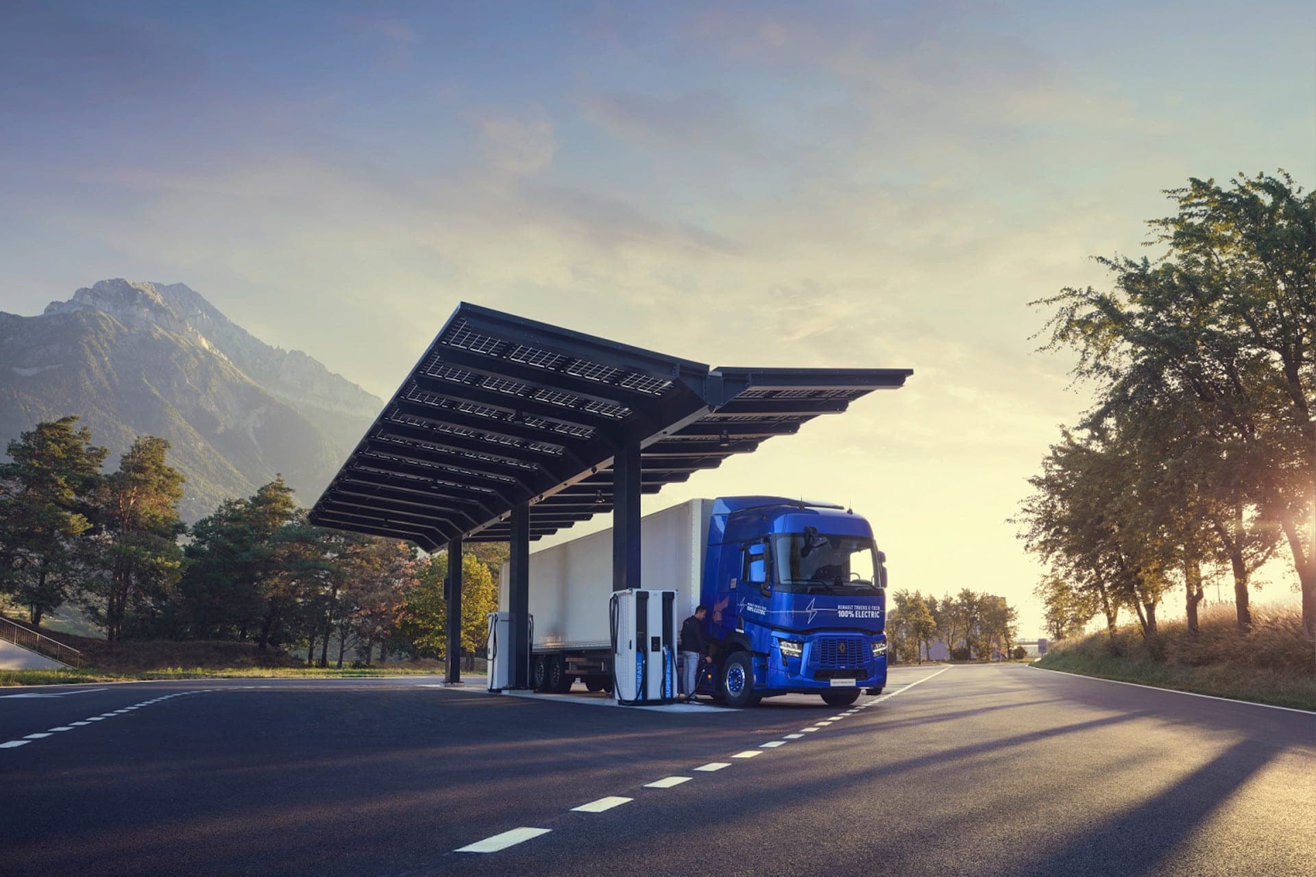 Cover Image for Renault startet Serienproduktion von schweren E-Lkw