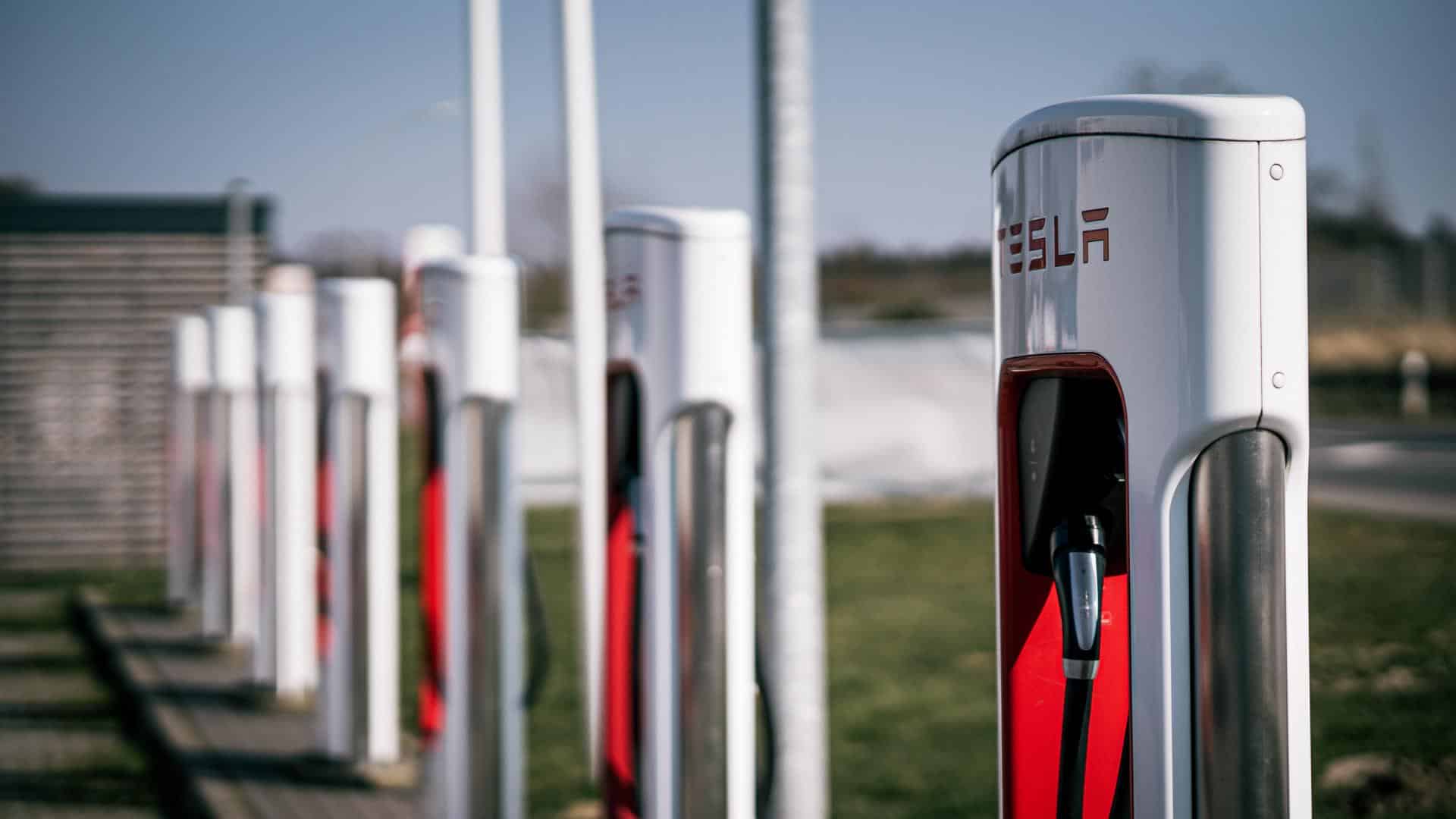 Cover Image for Laden über 90 Prozent kostet nun bei Tesla extra