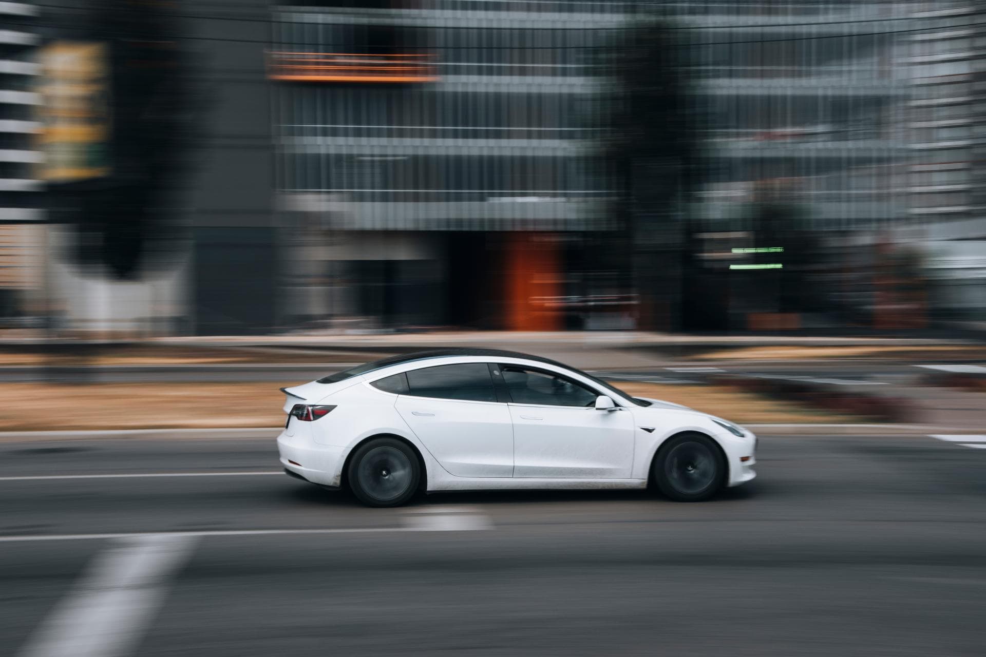 Cover Image for AutoScout24: Gebrauchte E-Autos erleben größten Wertverlust