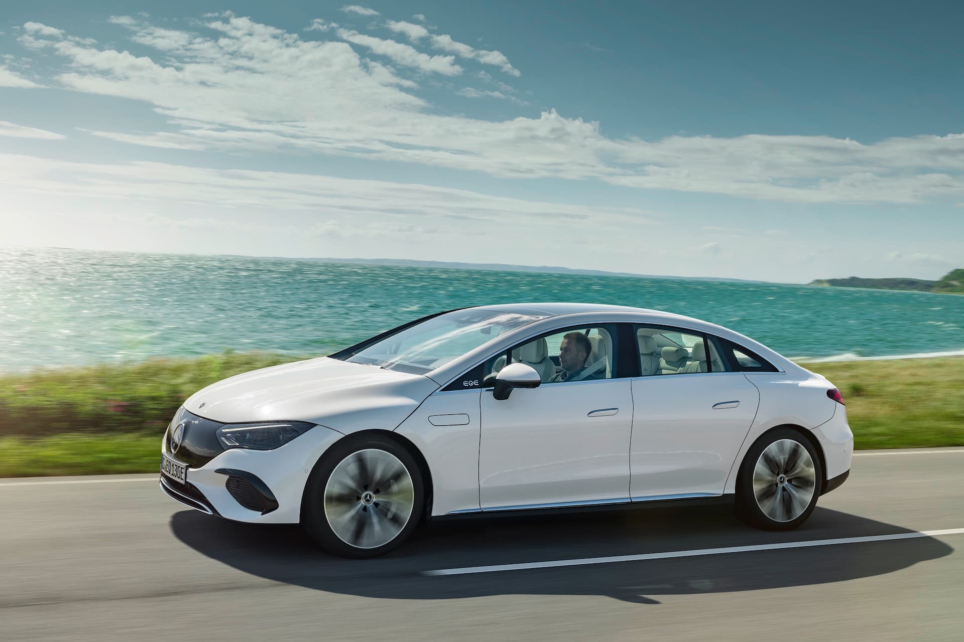 Cover Image for Mercedes EQE hat mit neuer Batterie nun gut 700 Kilometer Reichweite