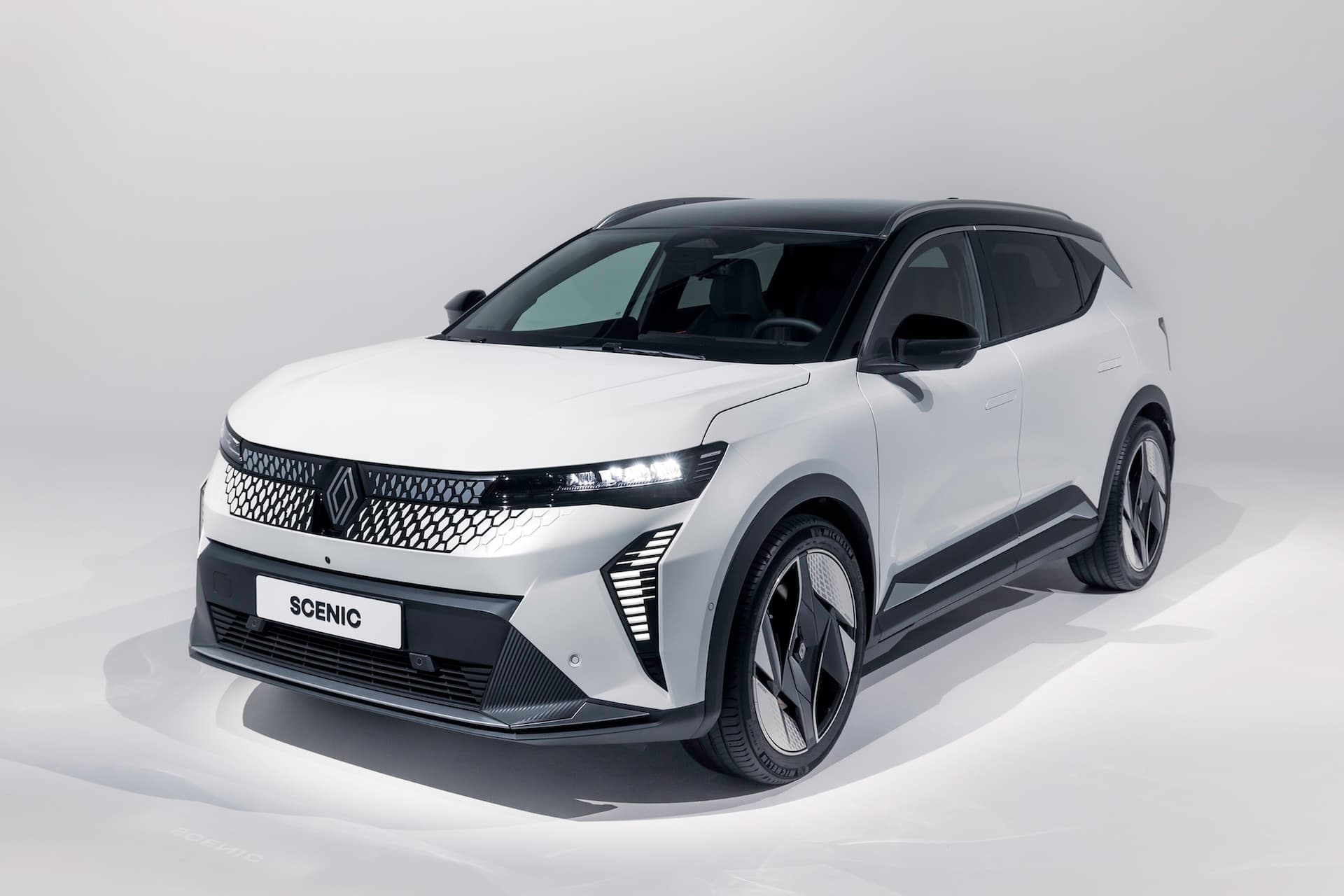 Cover Image for Renault preist E-Crossover Scenic bei 41.400 Euro ein