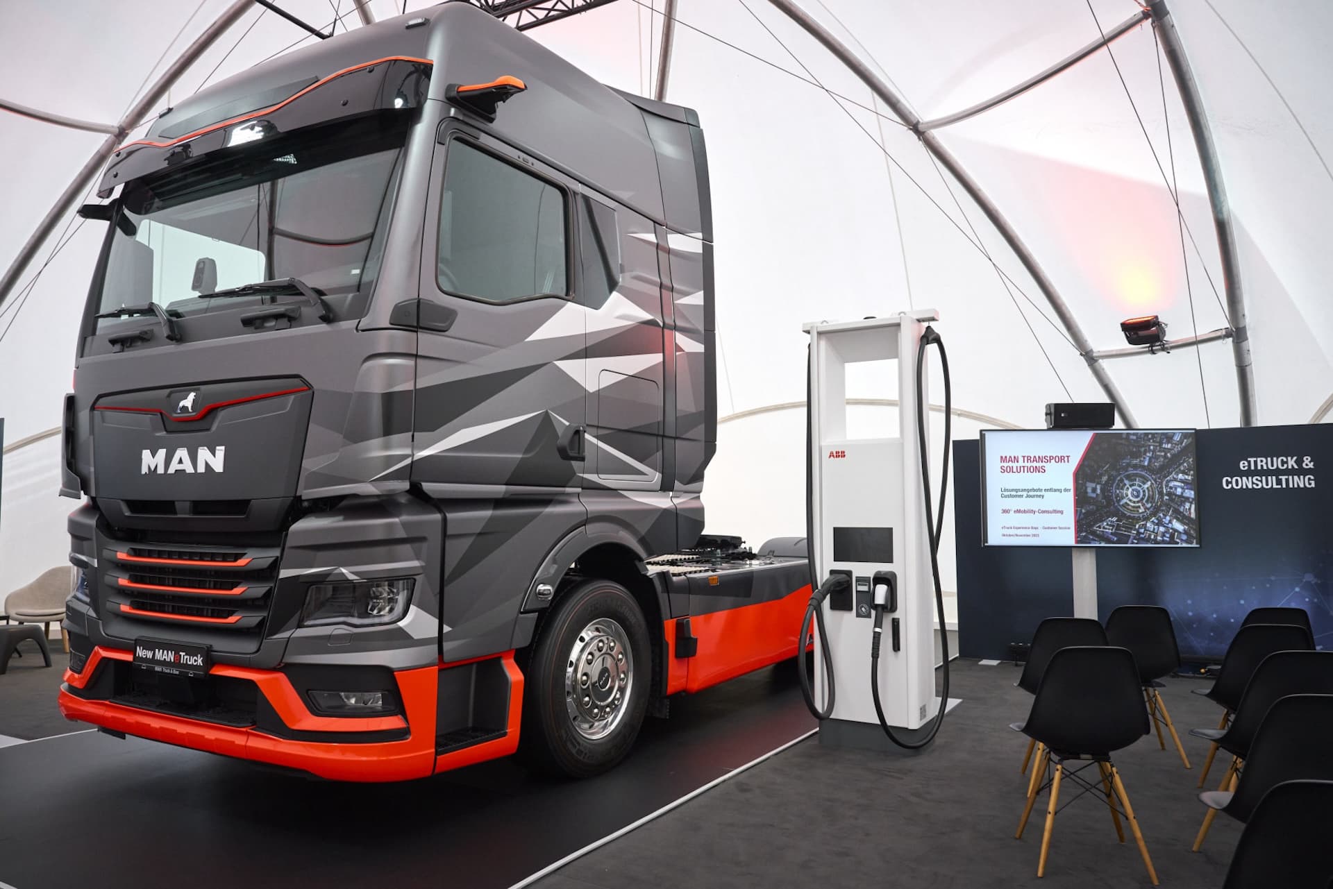 Cover Image for MAN und ABB arbeiten am MCS-Schnellladen für Elektro-Lkw
