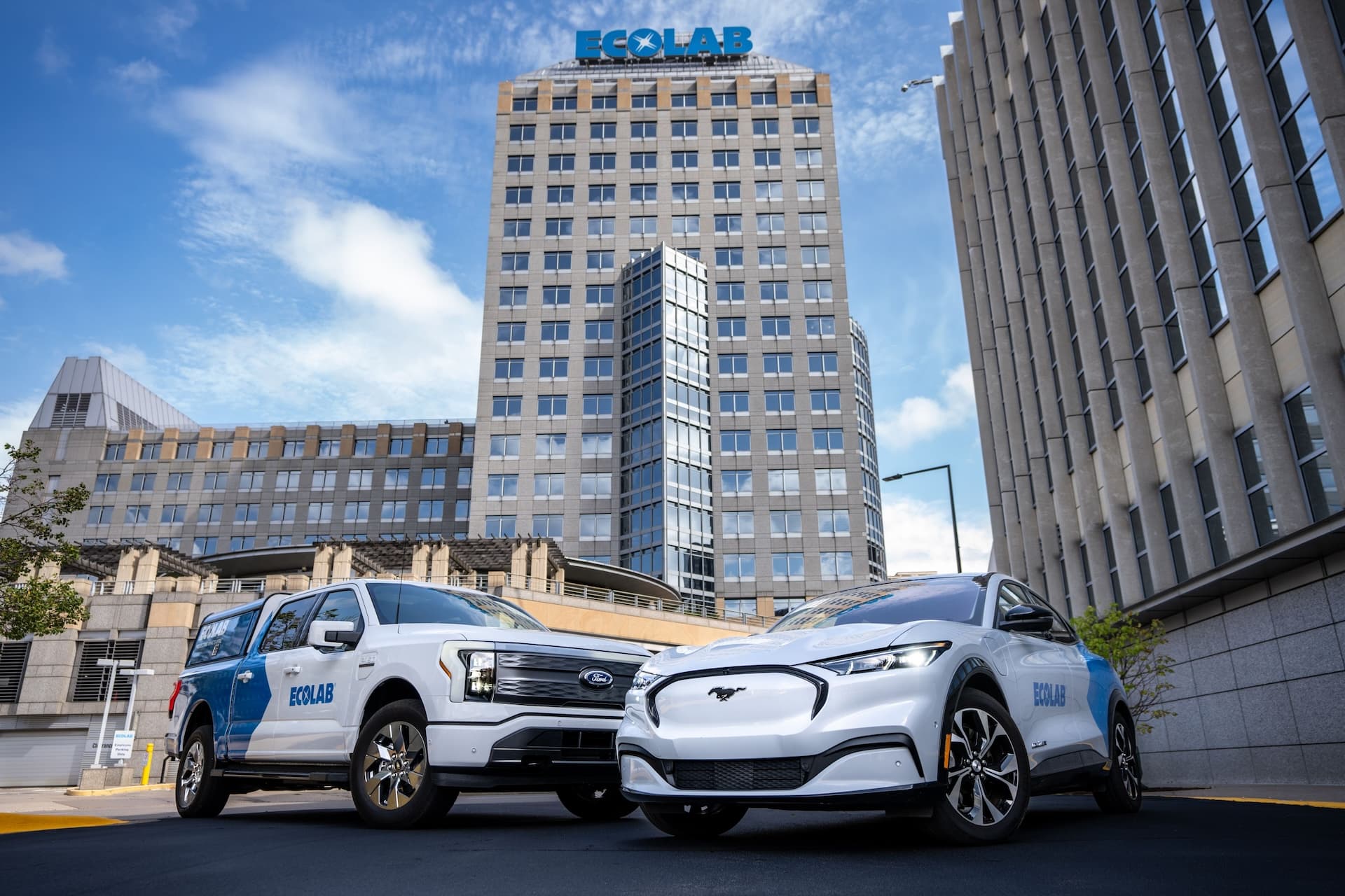 Cover Image for Ecolab stellt gesamte Flotte auf vollelektrische Fords um
