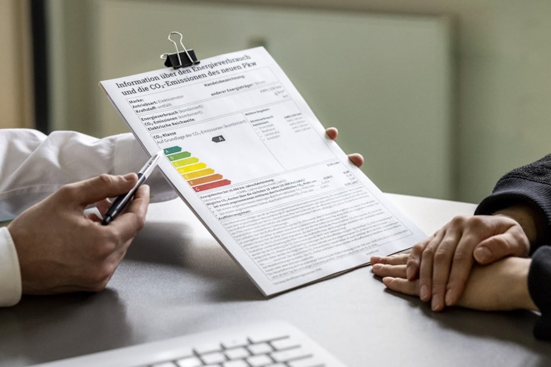Cover Image for Neues Pkw-Label informiert genauer über CO2-Emissionen und Verbrauchskosten