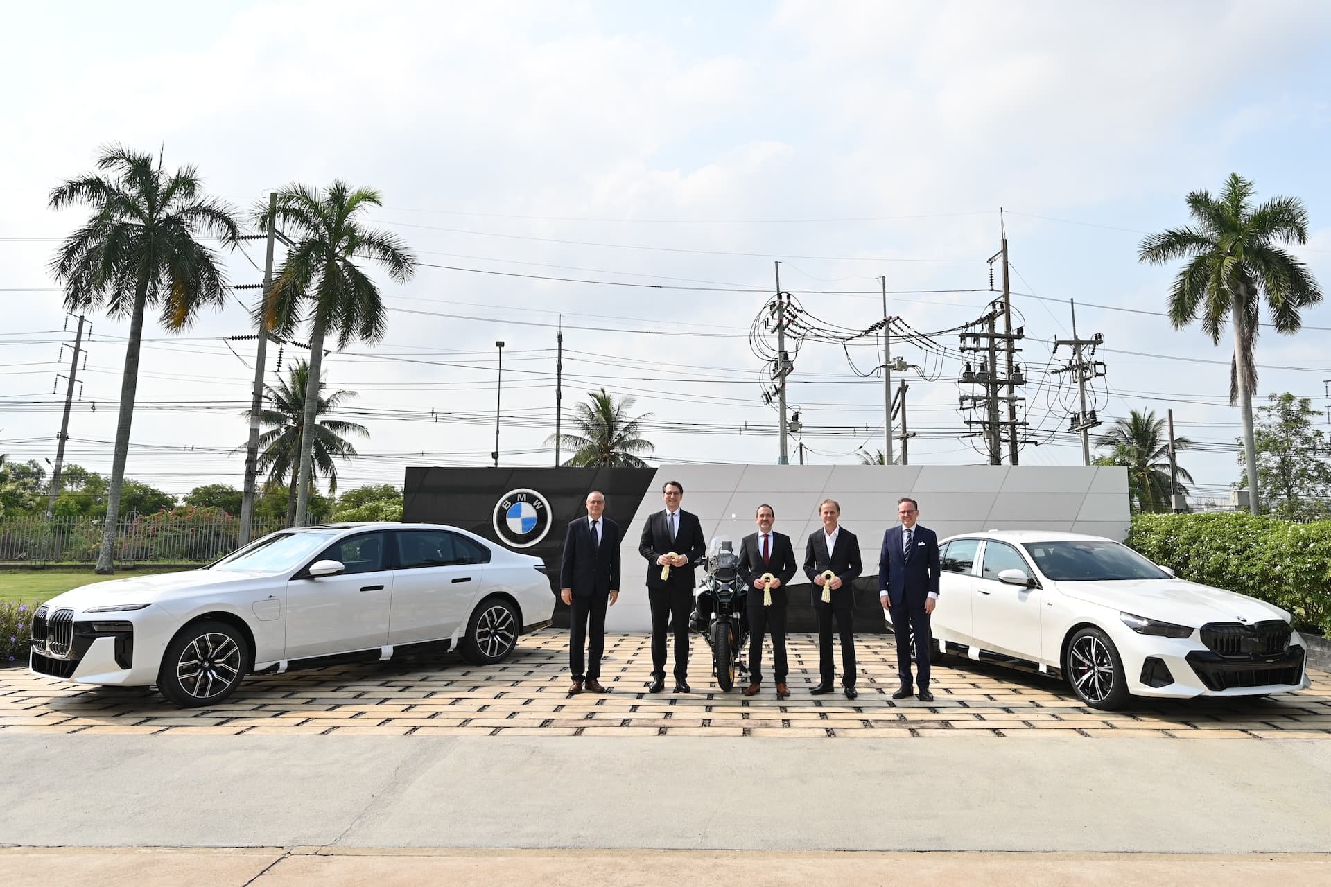 Cover Image for BMW startet Bau von Batteriefabrik in Thailand
