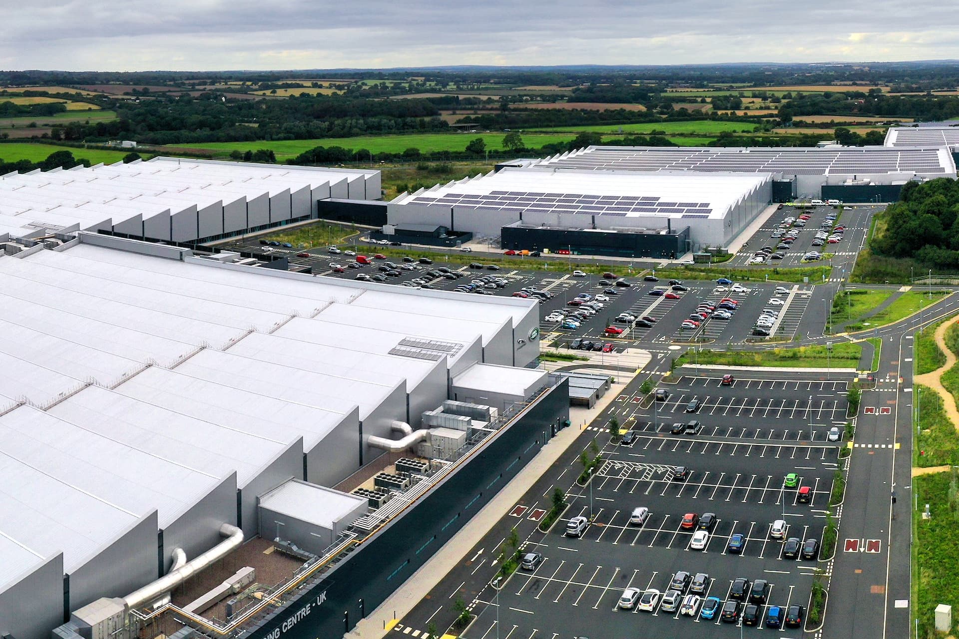 Cover Image for Jaguar Land Rover setzt stark auf selbst erzeugten Ökostrom