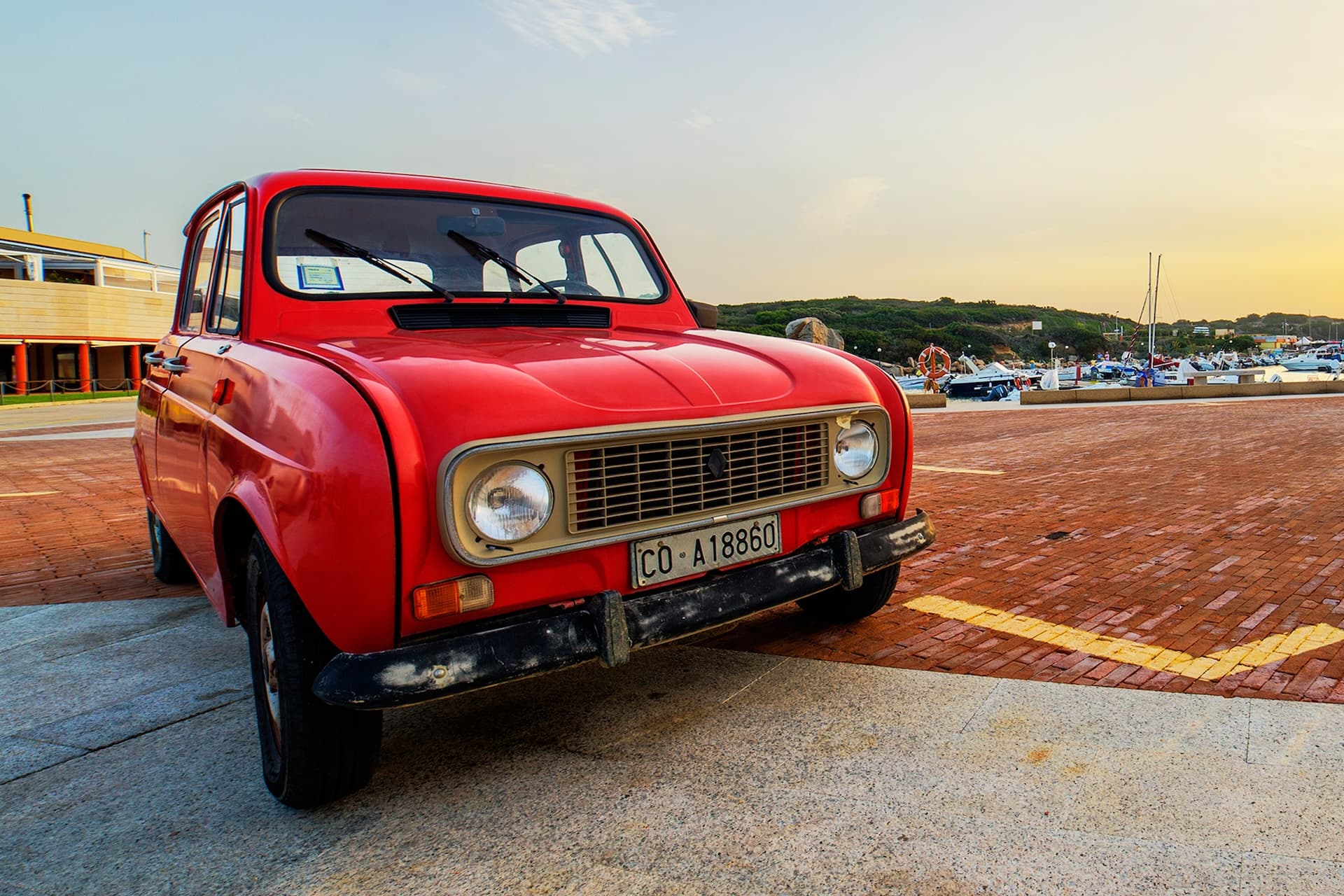 Cover Image for Die nächste Retro-Kiste: Renault gibt mehr zum E-Crossover 4 bekannt