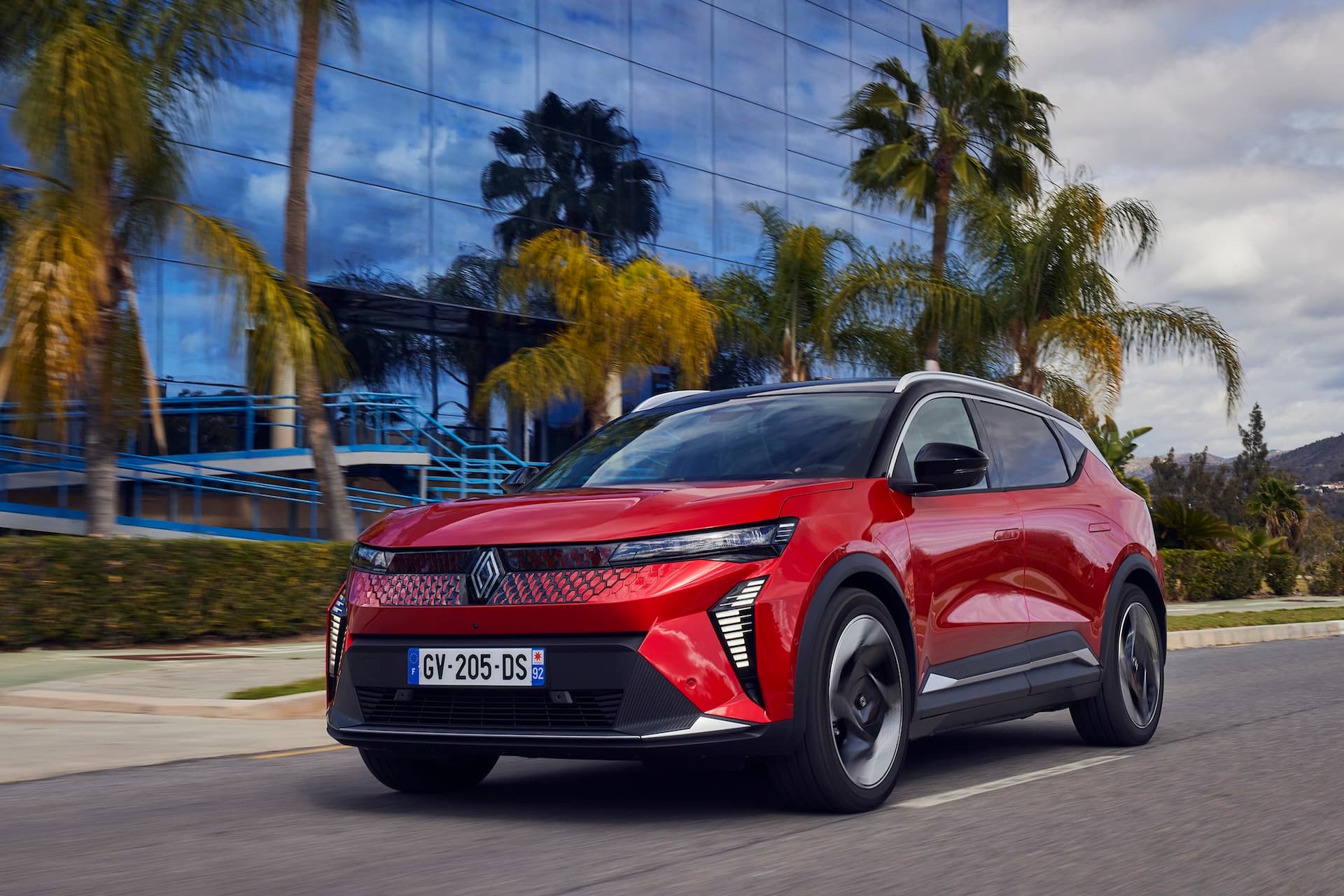 Cover Image for Renault Scenic wird ab Juni ausgeliefert