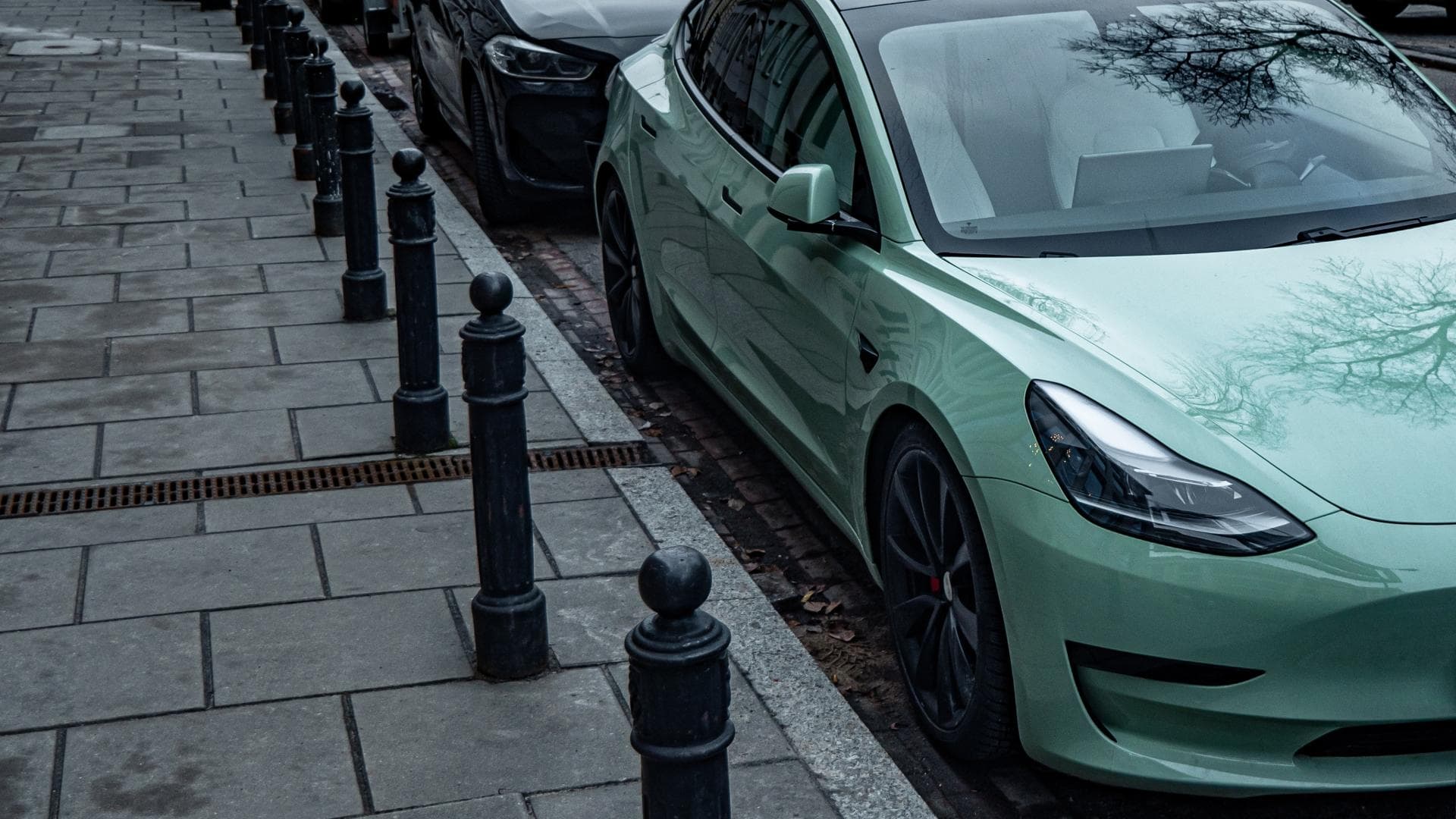 Cover Image for Tesla: Günstiges E-Auto „Redwood“ soll in Grünheide vom Band laufen