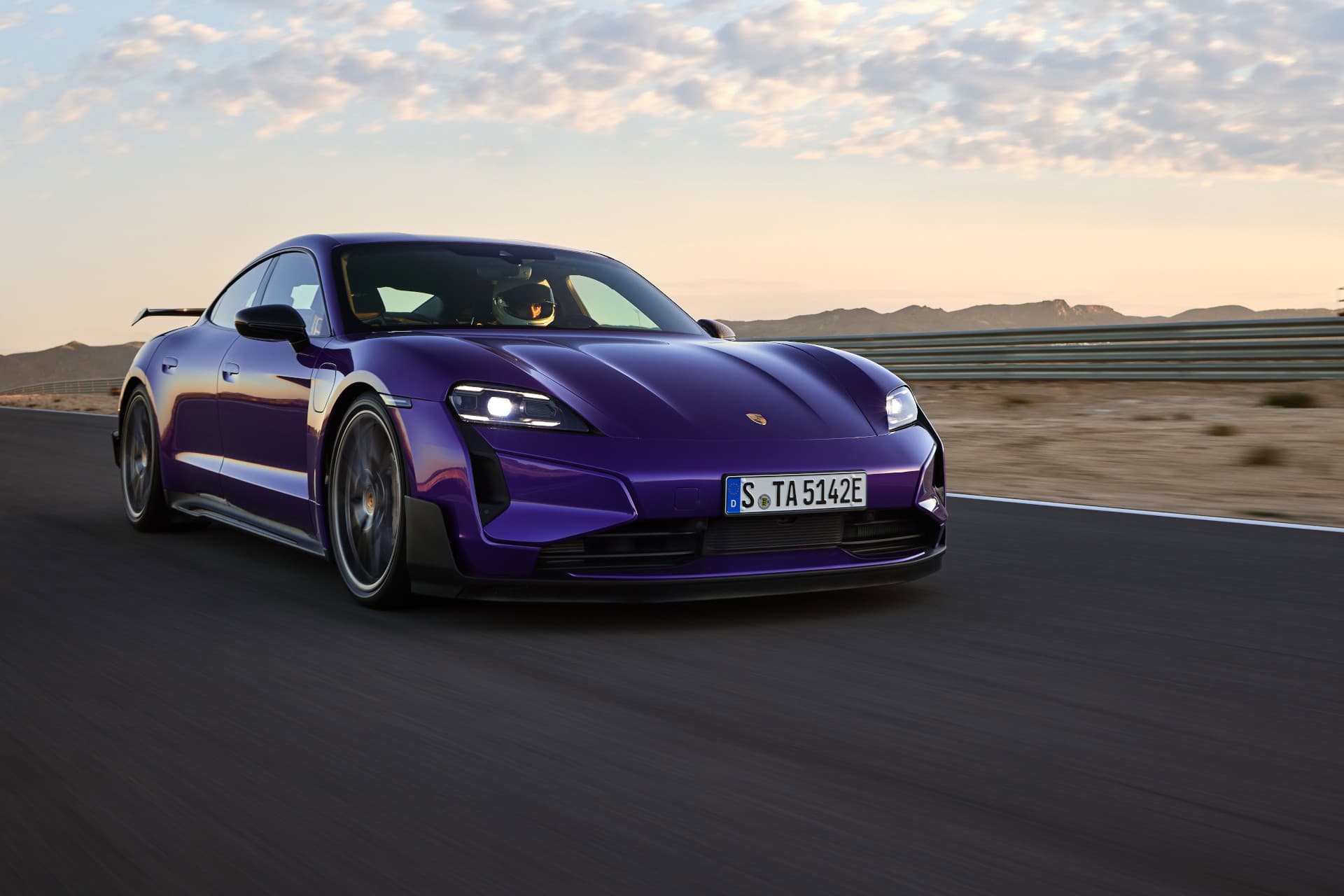 Cover Image for Jetzt wird es wild: Der neue Porsche Taycan Turbo GT bricht Rekorde