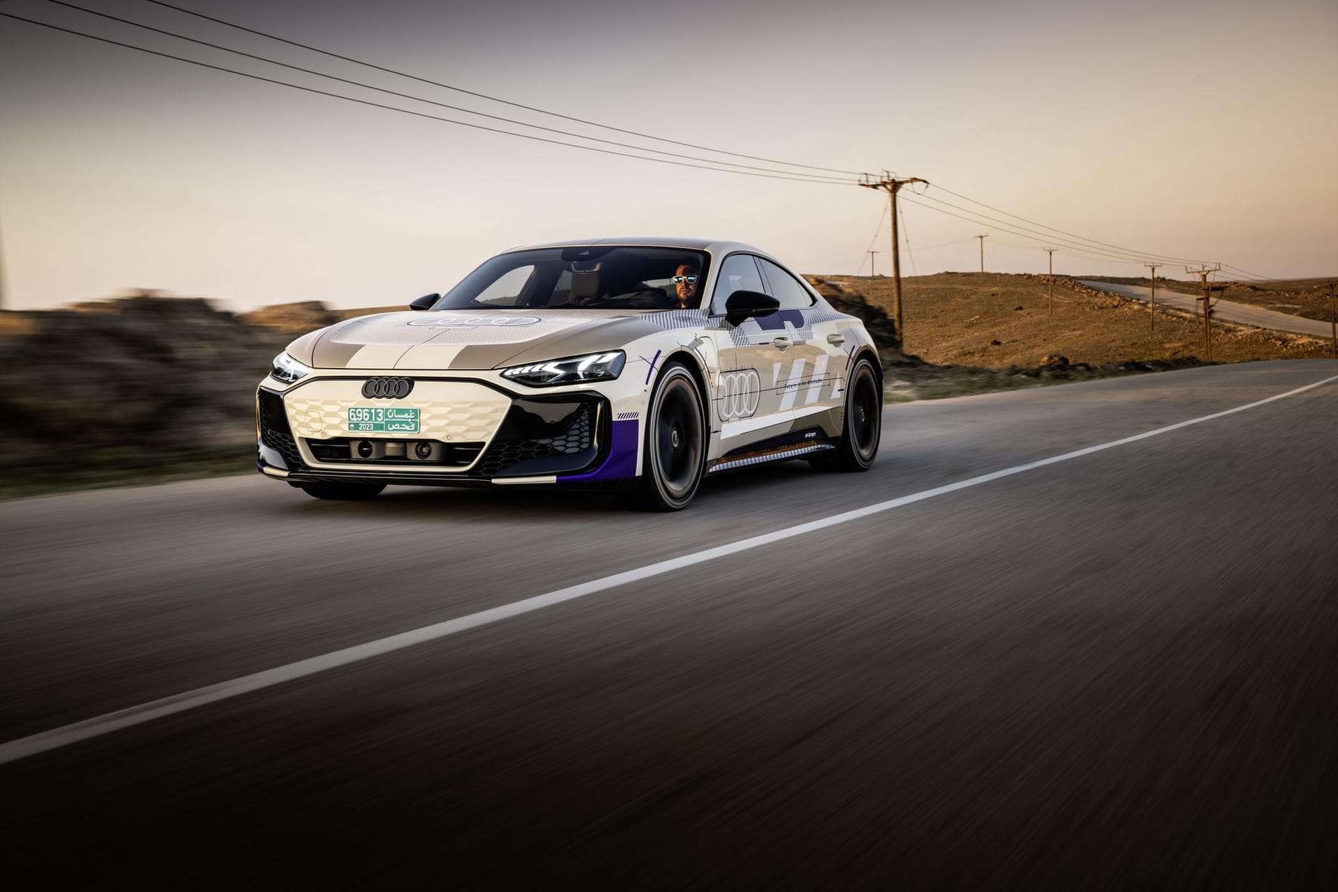 Cover Image for Unterwegs im Prototypen des neuen Audi e-tron GT