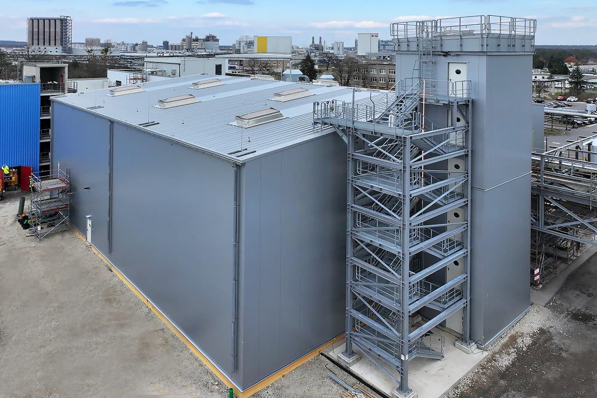 Cover Image for BASF nimmt Prototyp einer Metallraffinerie für Batterierecycling in Betrieb