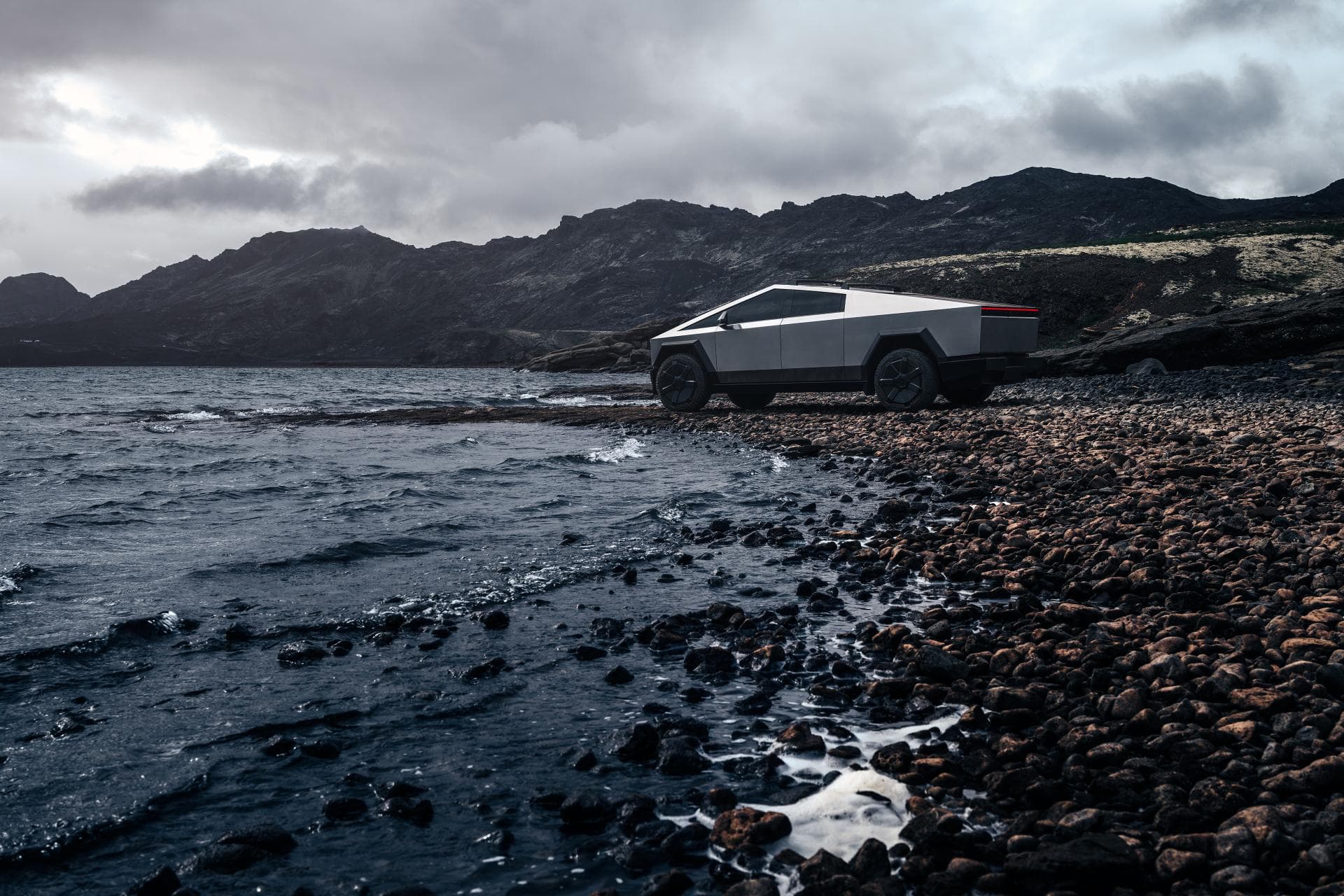 Cover Image for Tesla Cybertruck startet The Cyber Odyssey-Europatournee