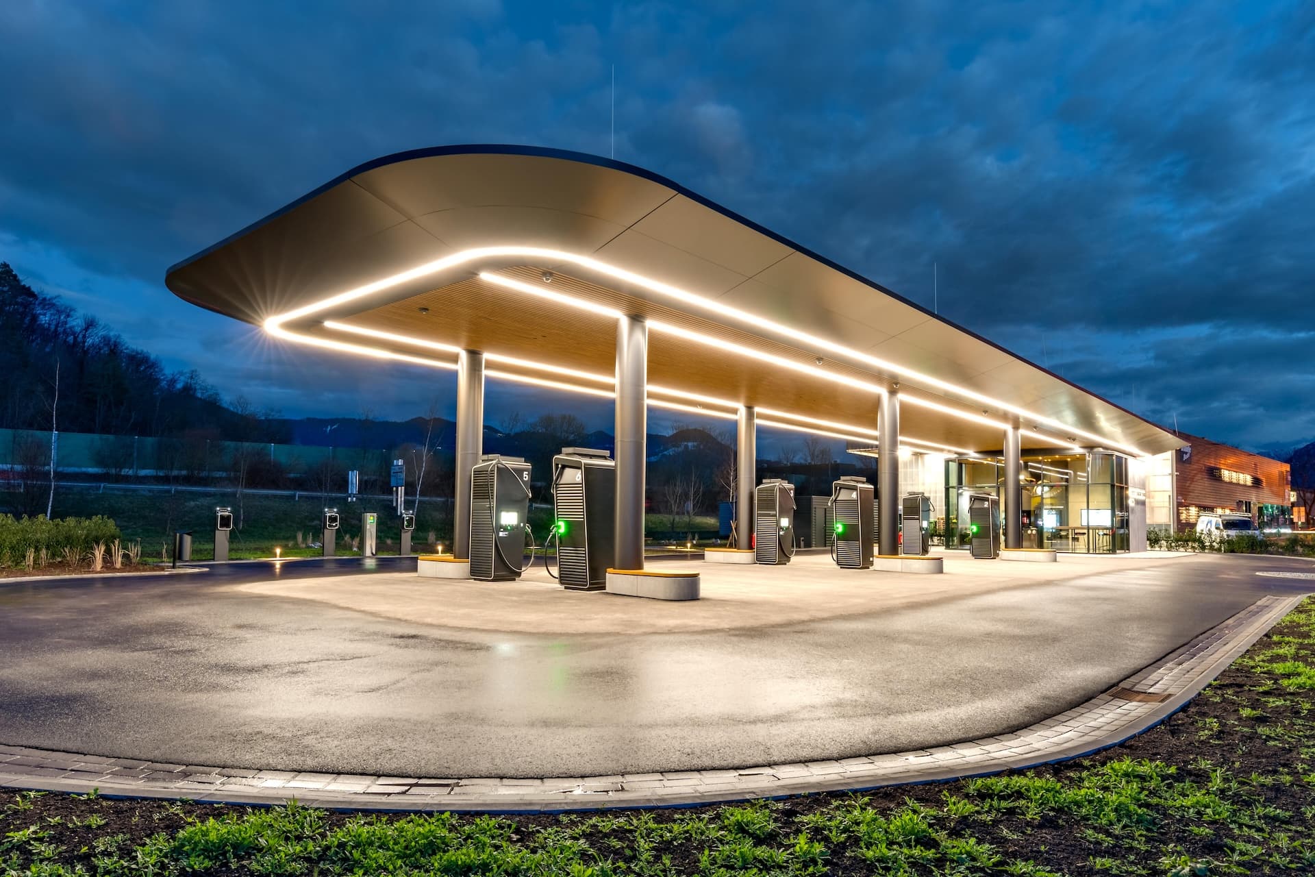 Cover Image for Porsche eröffnet erste eigene Ladestation in Österreich