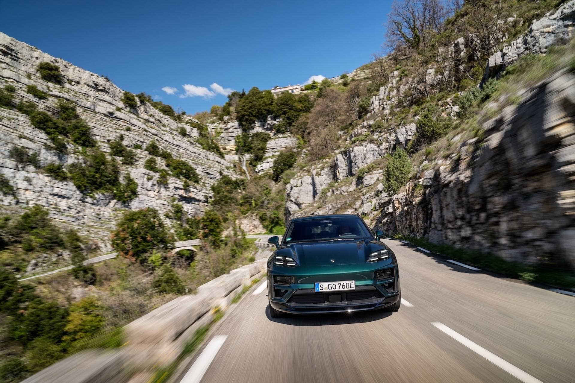 Cover Image for Fahrbericht Porsche Macan Turbo: Mit Schwung um die Kurve